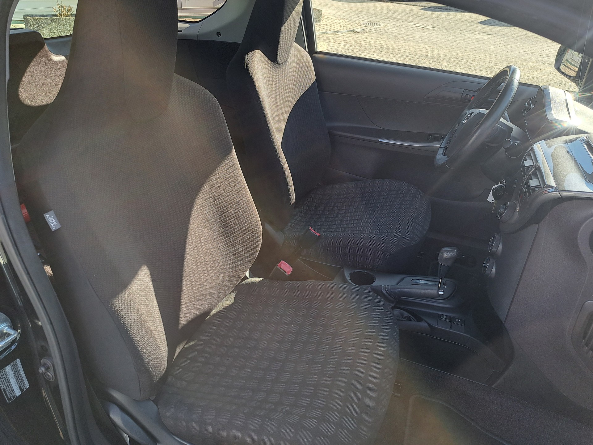 TOYOTA iQ2 1.0 VVT-i Multidrive-image-5