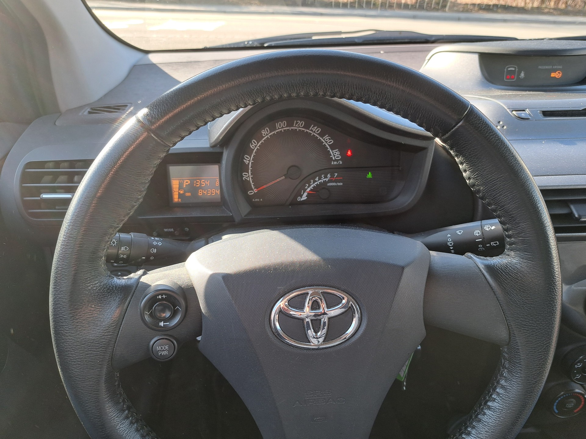 TOYOTA iQ2 1.0 VVT-i Multidrive-image-11