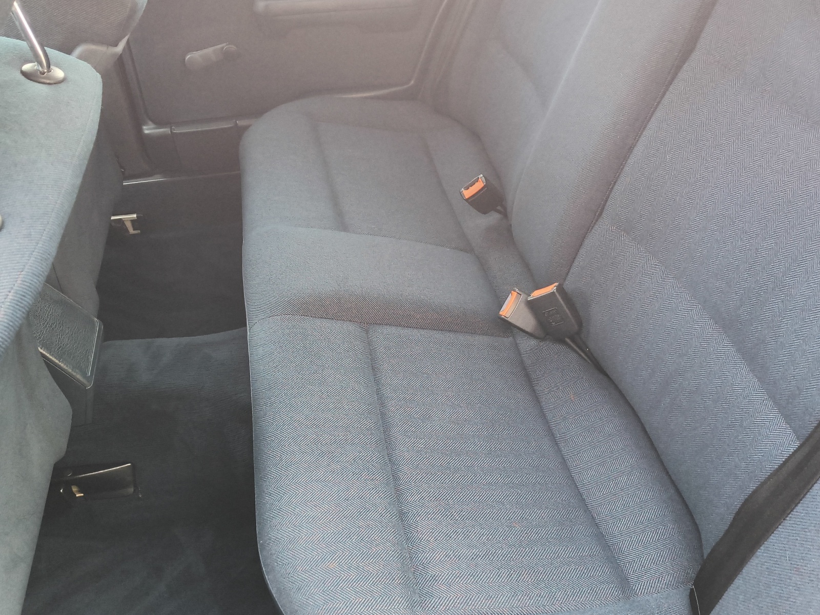 AUDI 100 2.3 E-image-15