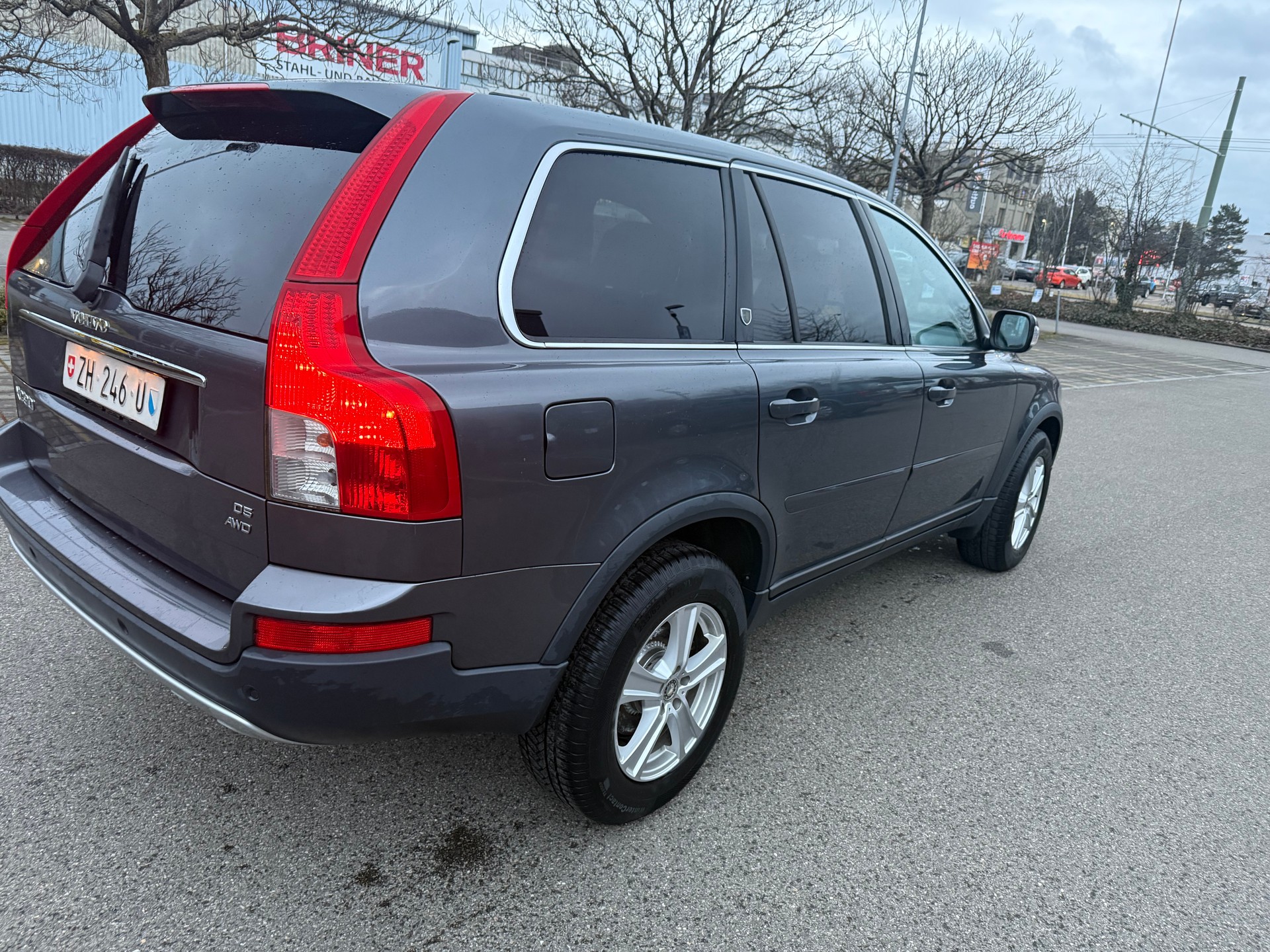 VOLVO XC90 D5 AWD Momentum-image-3