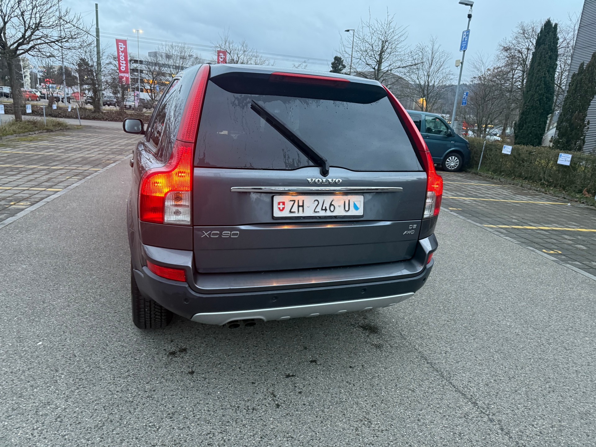 VOLVO XC90 D5 AWD Momentum-image-5