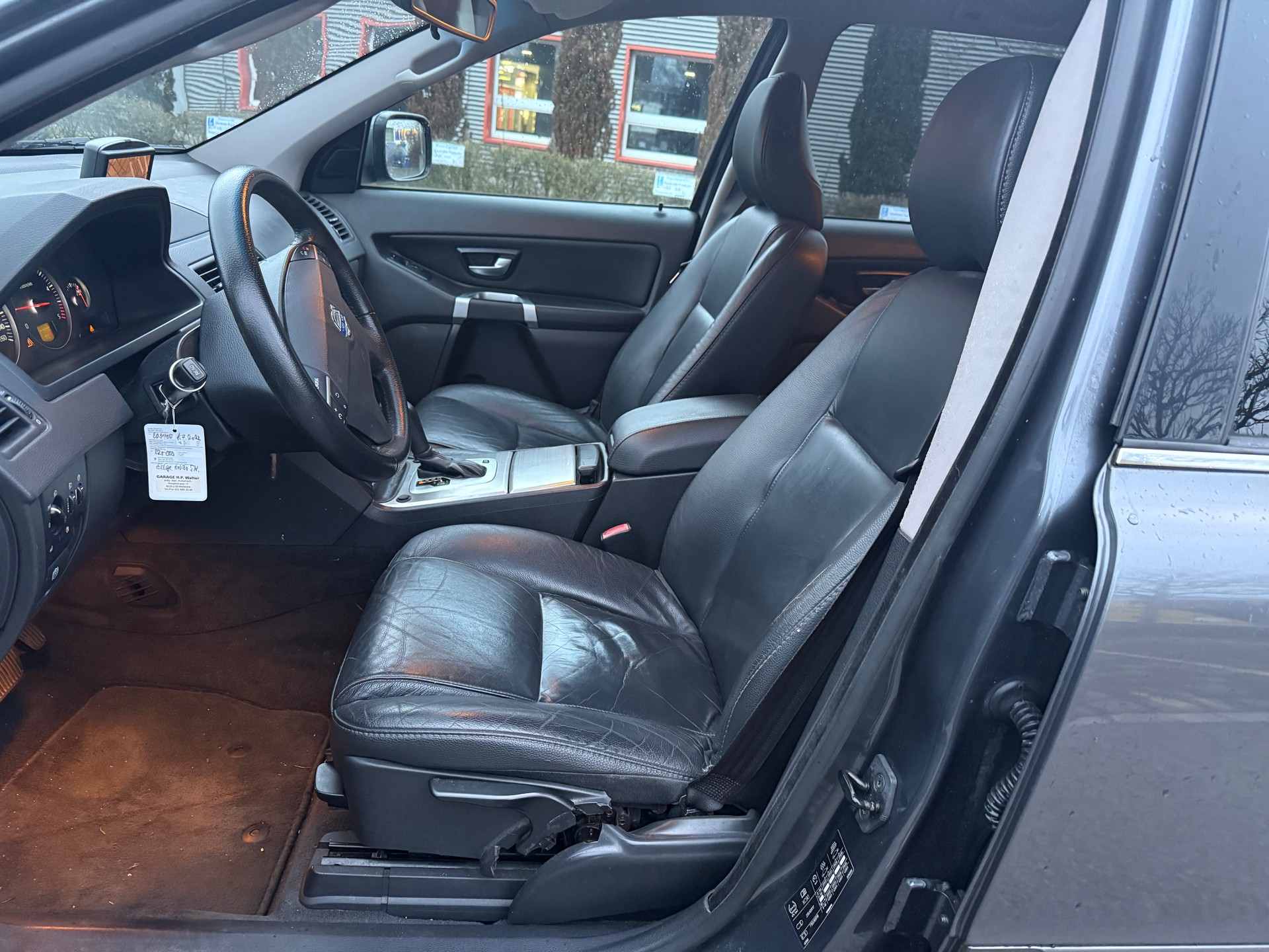 VOLVO XC90 D5 AWD Momentum-image-6