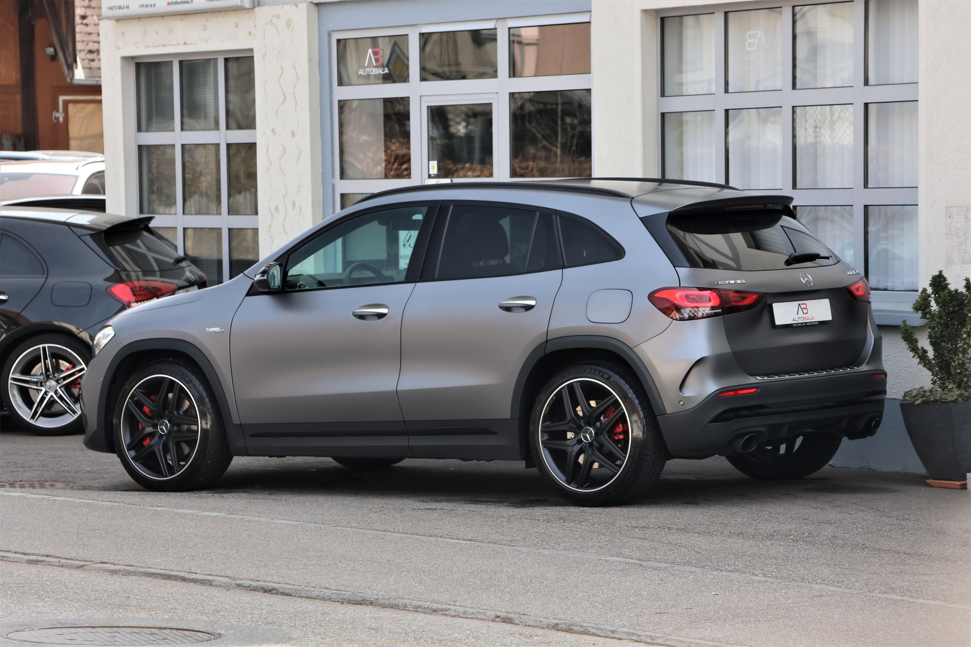 MERCEDES-BENZ GLA 35 AMG 4Matic 8G-Speedshift DCT (CH) "Greymatte"-image-4