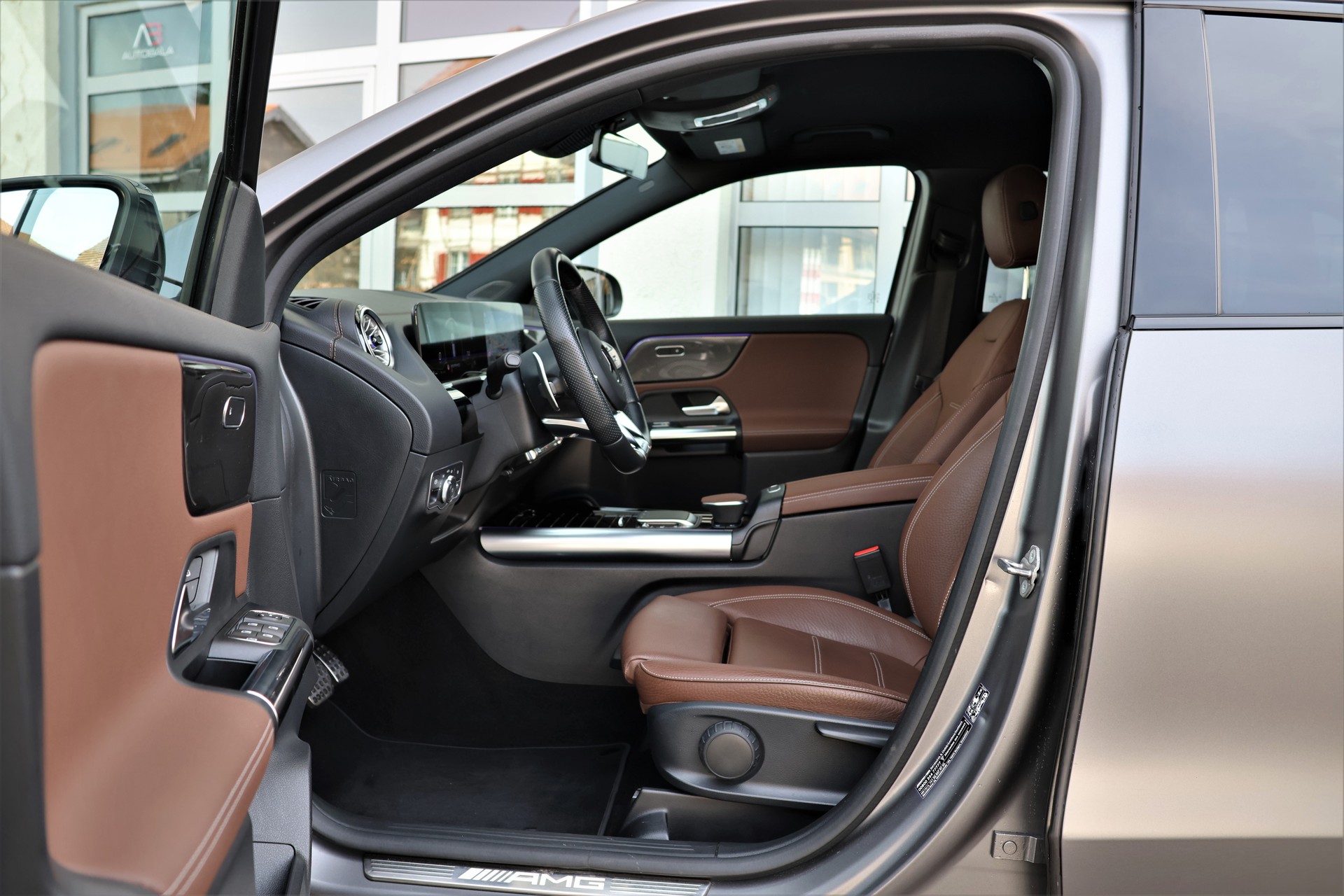 MERCEDES-BENZ GLA 35 AMG 4Matic 8G-Speedshift DCT (CH) "Greymatte"-image-9