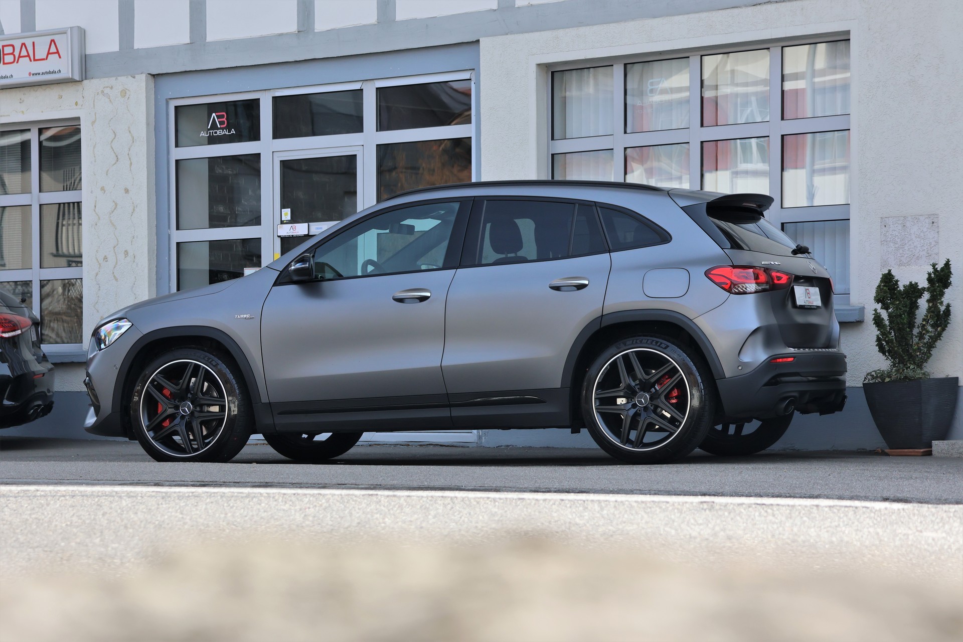 MERCEDES-BENZ GLA 35 AMG 4Matic 8G-Speedshift DCT (CH) "Greymatte"-showroom-element-3