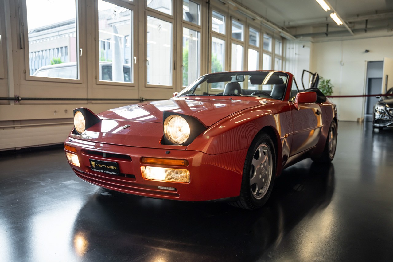 PORSCHE 944 Turbo Cabriolet-showroom-element-3