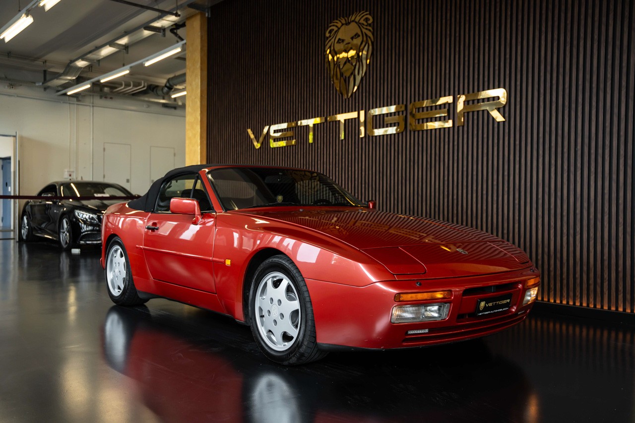 PORSCHE 944 Turbo Cabriolet-showroom-element-1