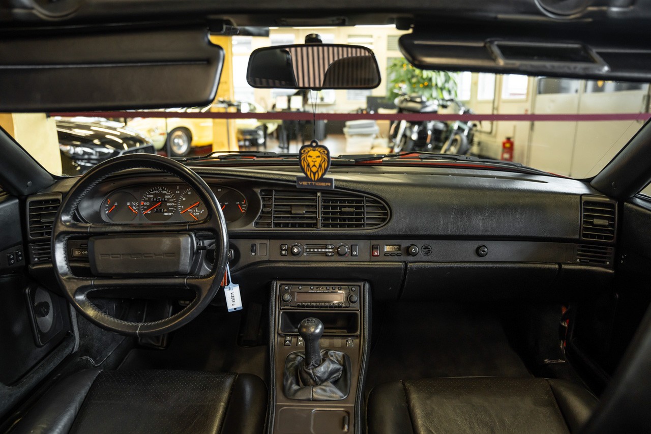 PORSCHE 944 Turbo Cabriolet-image-12