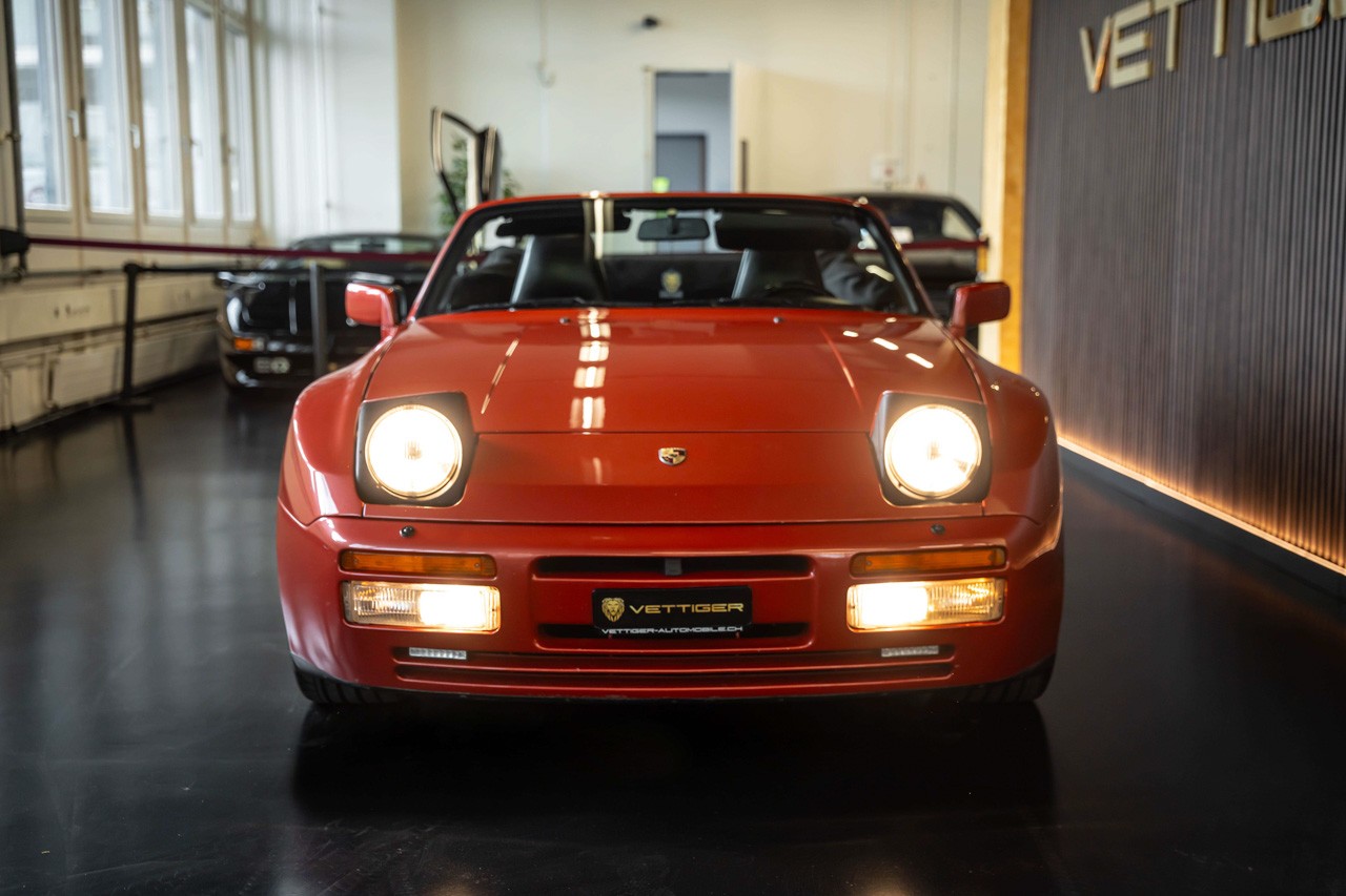 PORSCHE 944 Turbo Cabriolet-showroom-element-2