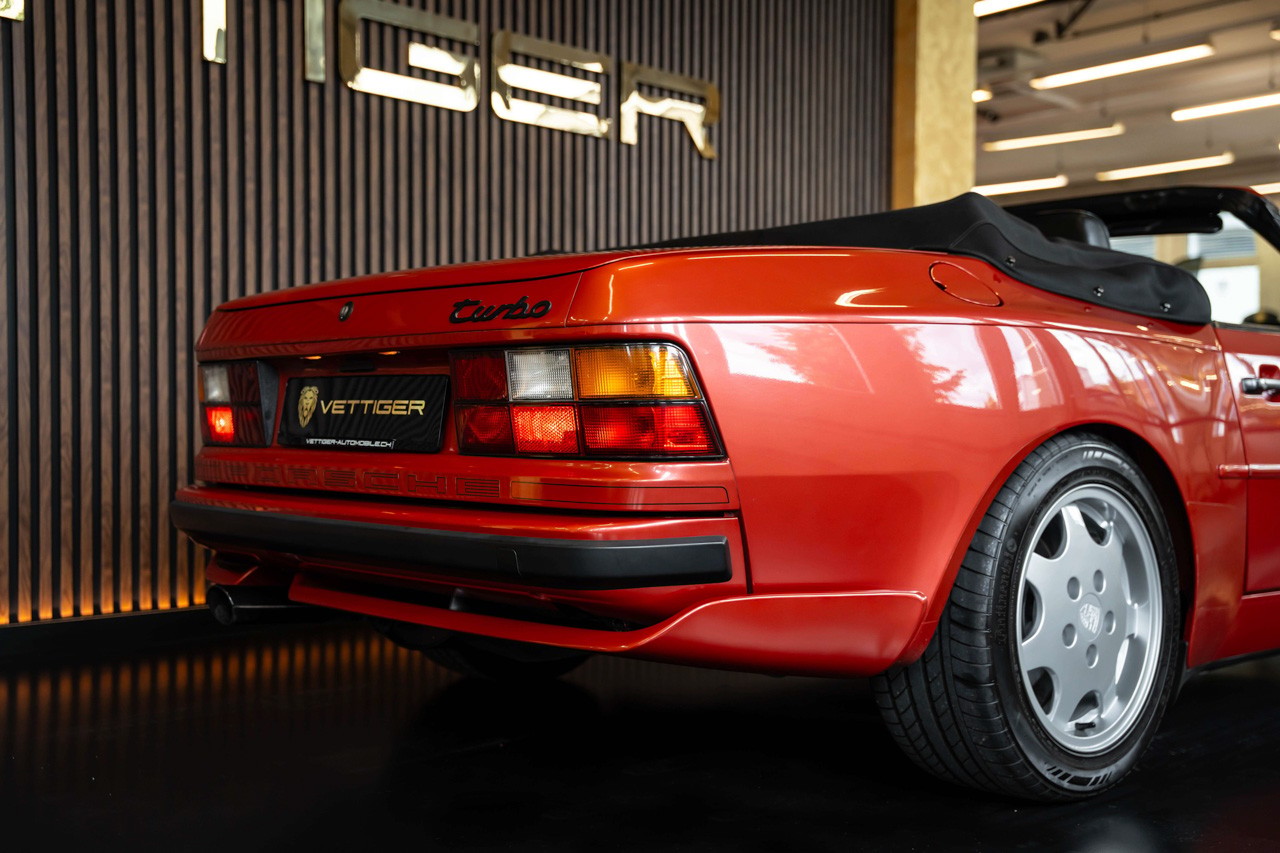 PORSCHE 944 Turbo Cabriolet-image-8