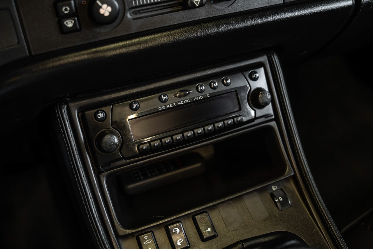 PORSCHE 944 Turbo Cabriolet-image-24