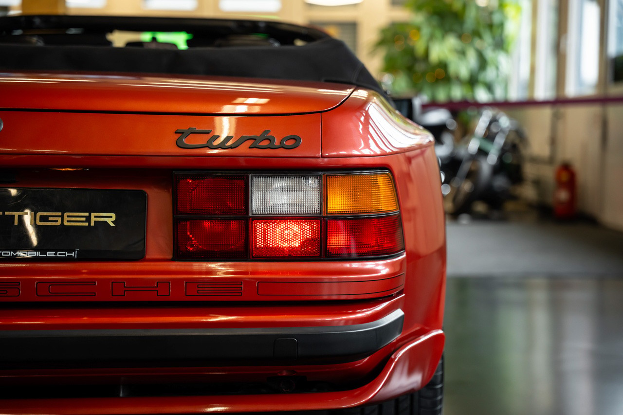 PORSCHE 944 Turbo Cabriolet-image-10