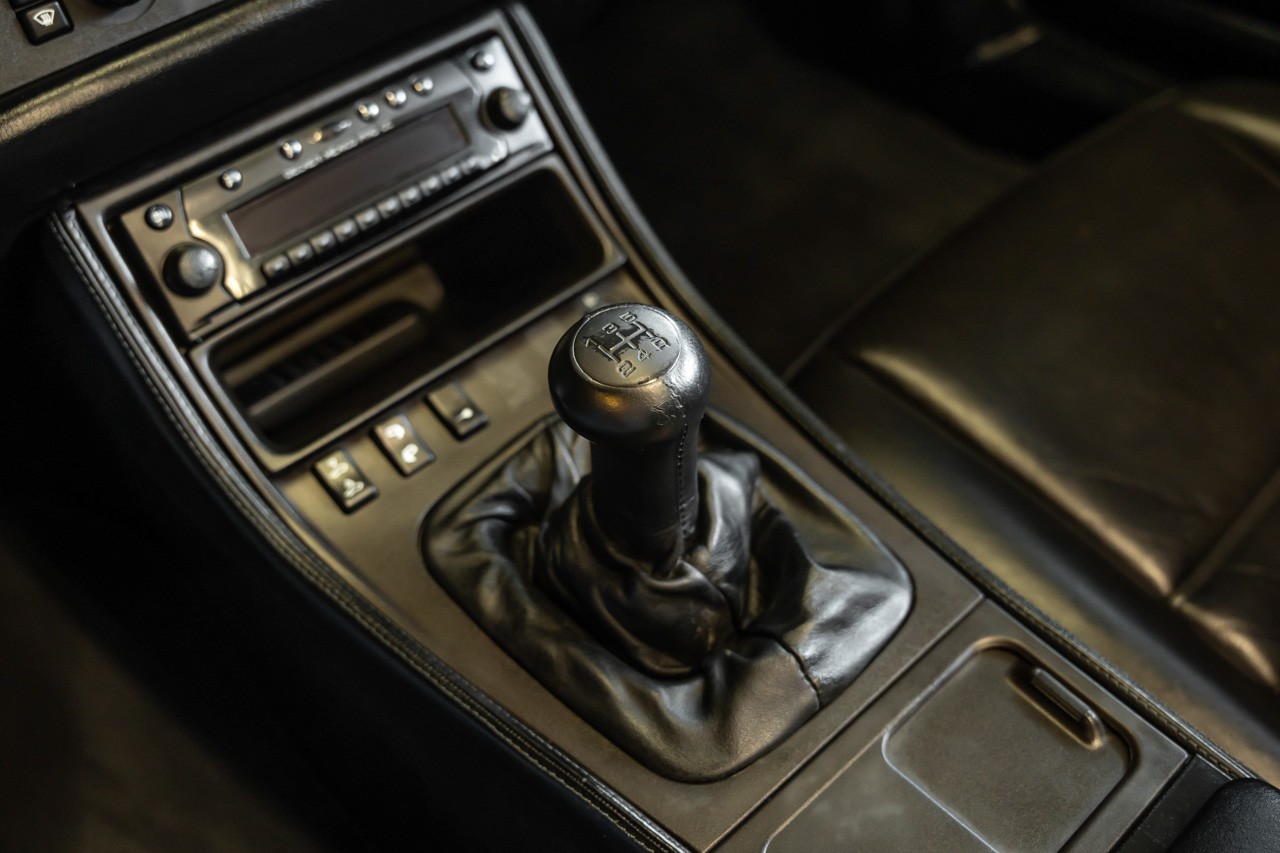 PORSCHE 944 Turbo Cabriolet-image-25