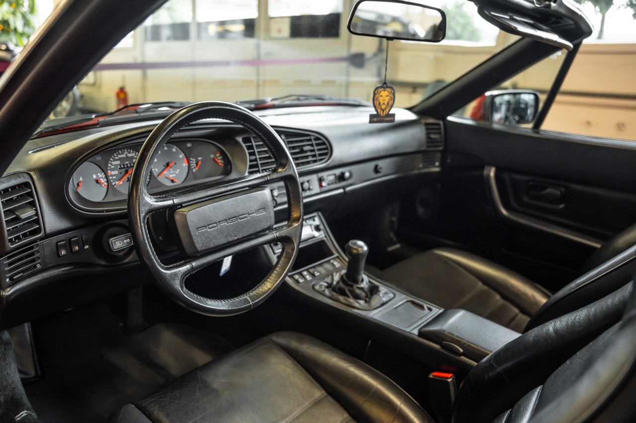 PORSCHE 944 Turbo Cabriolet-image-13