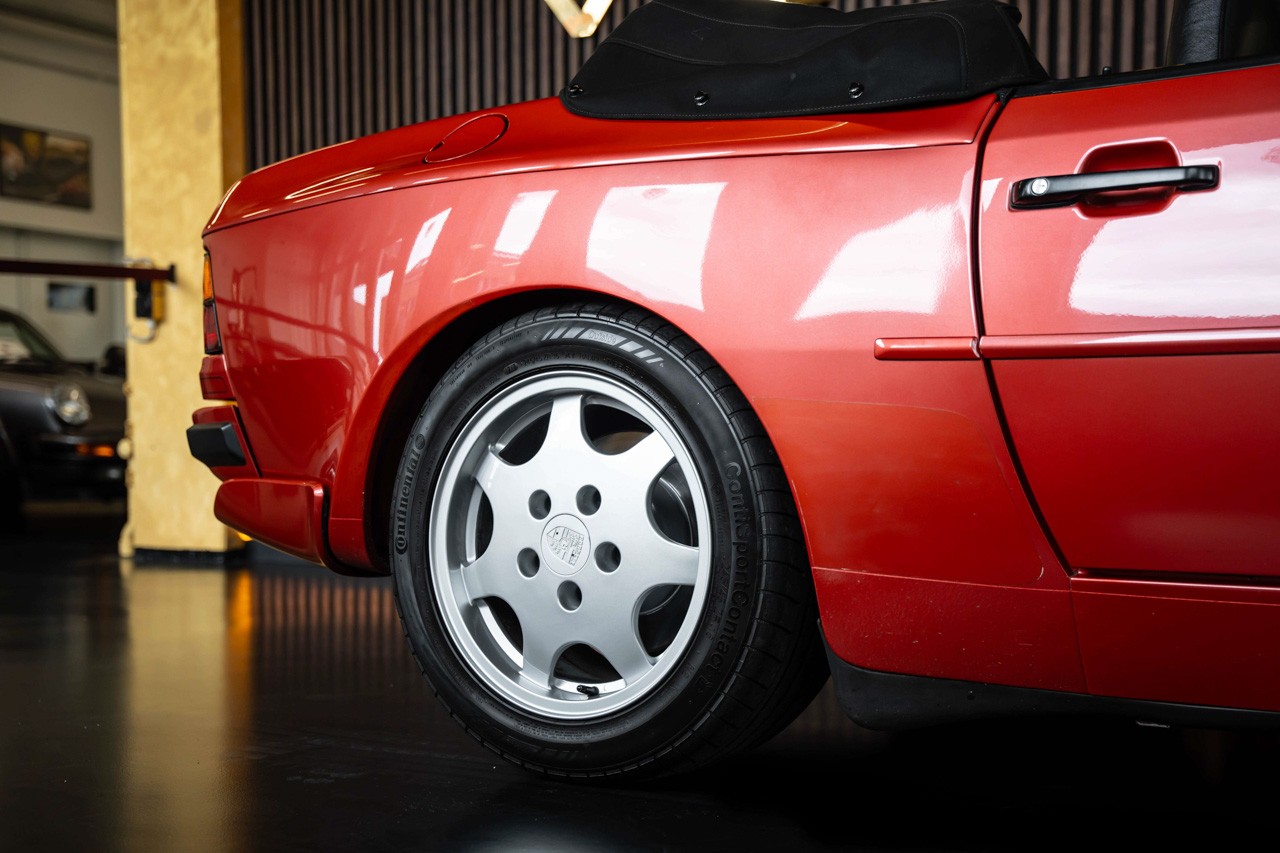 PORSCHE 944 Turbo Cabriolet-image-11