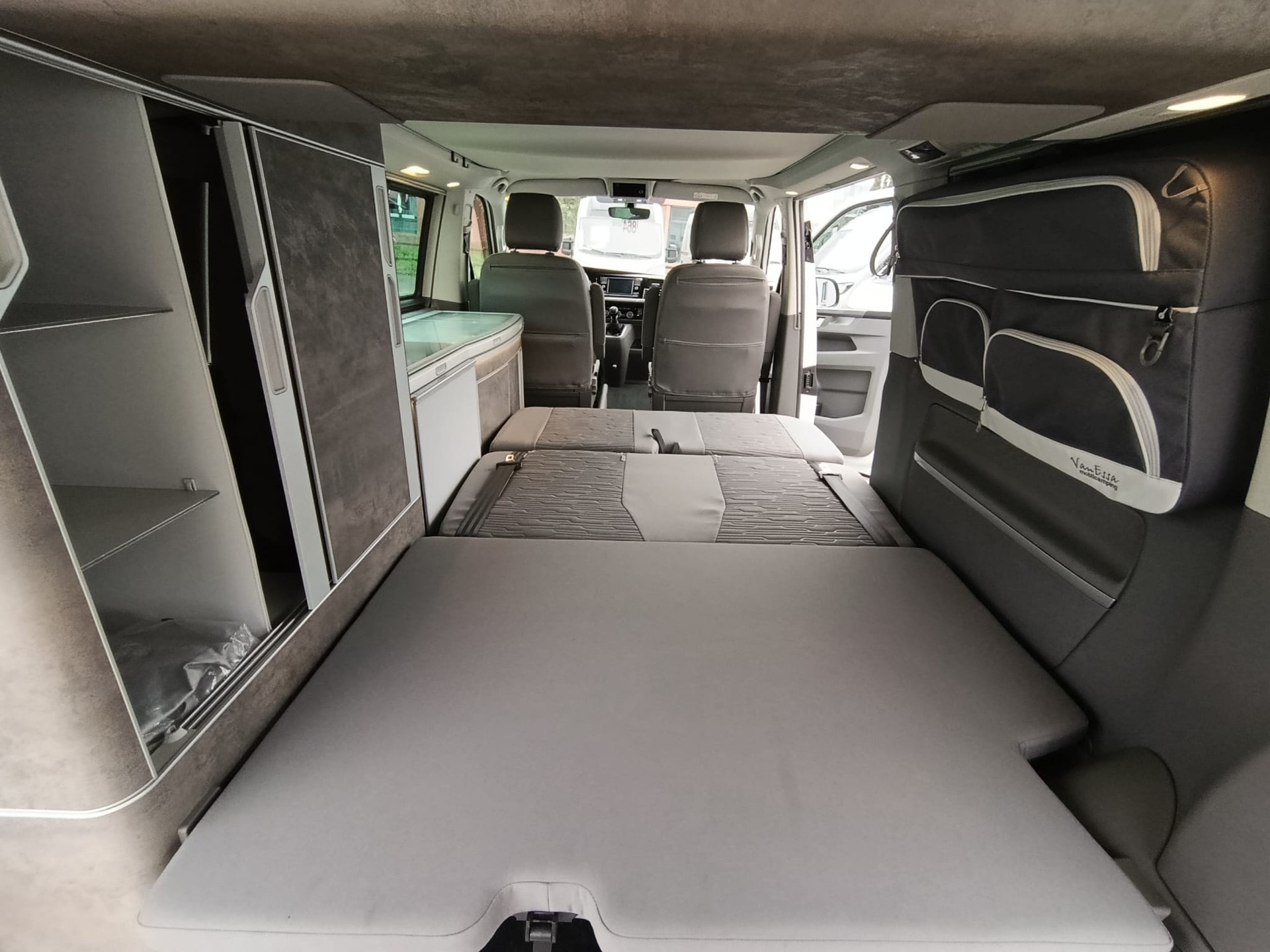 VW T6.1 California 2.0 TDI Ocean-showroom-element-3
