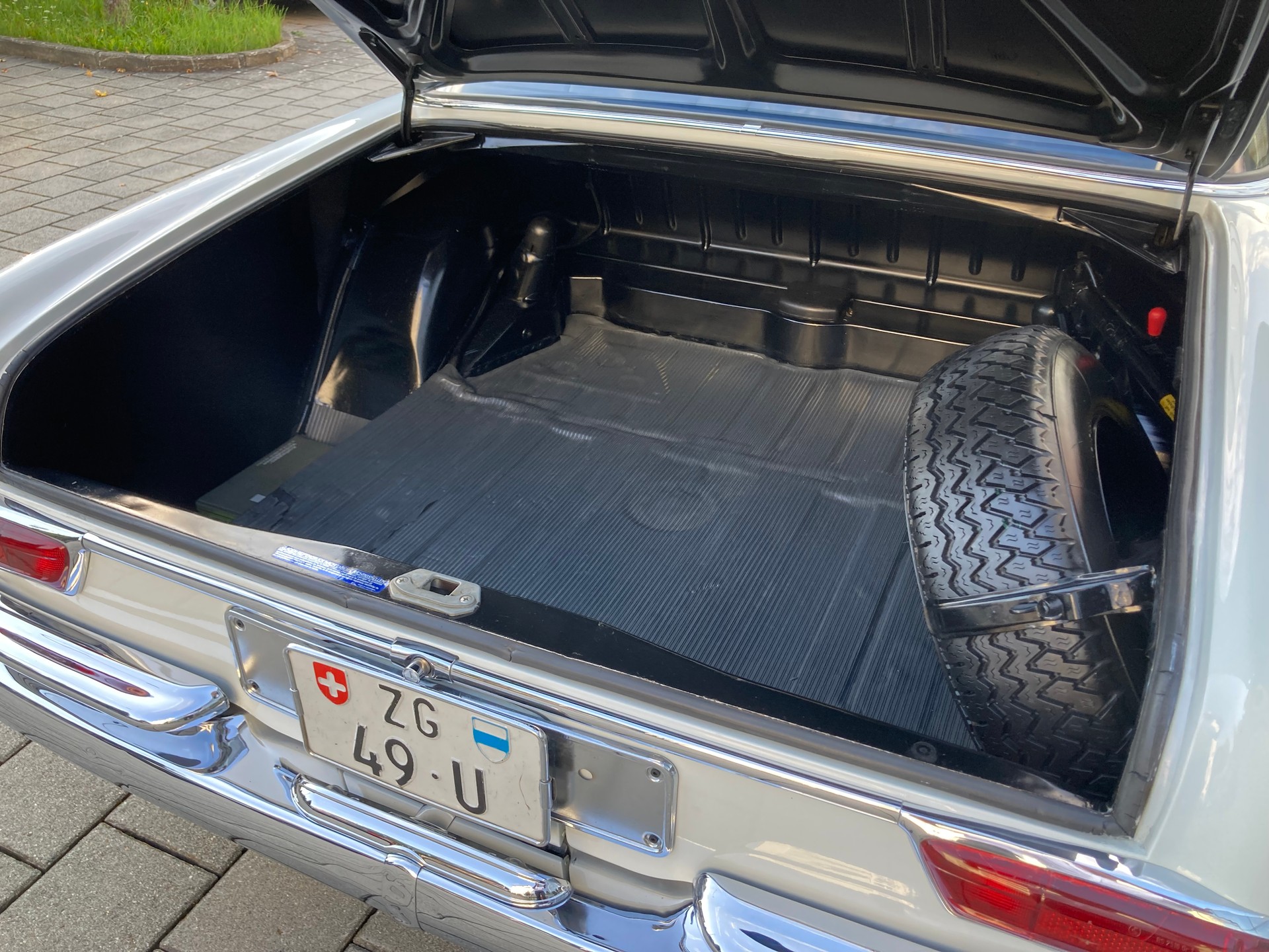 MERCEDES-BENZ SW W111-image-17