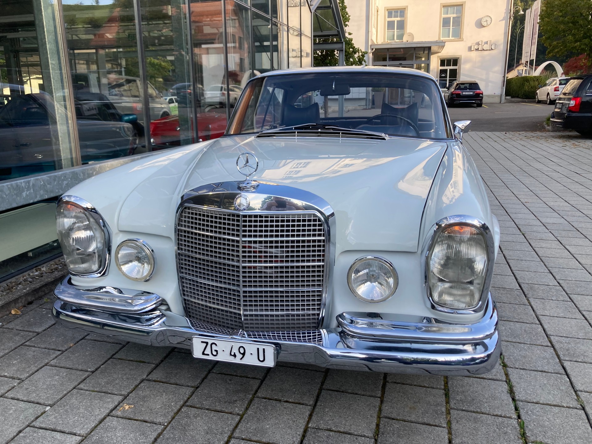 MERCEDES-BENZ SW W111-showroom-element-2
