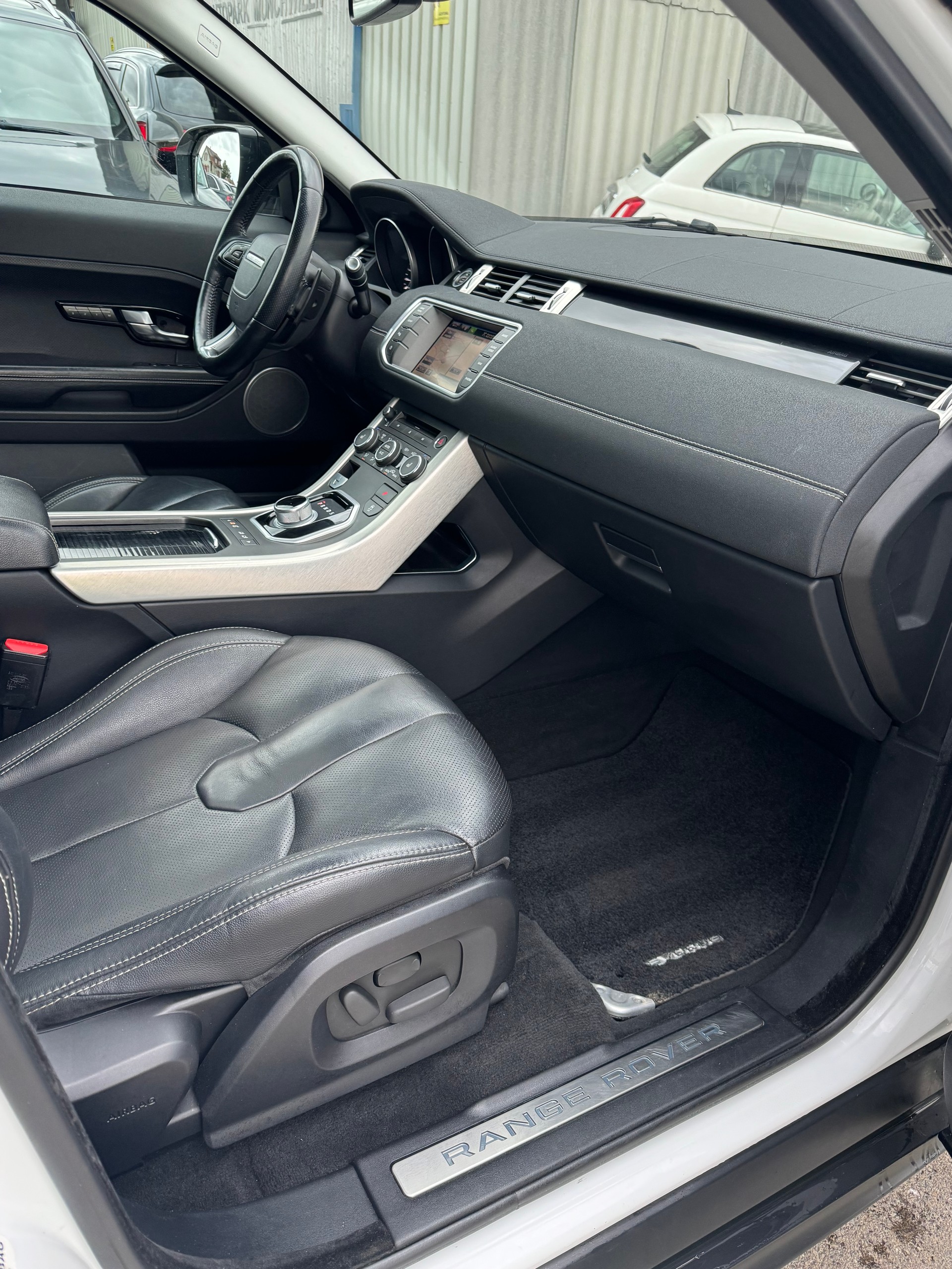 LAND ROVER Range Rover Evoque 2.2 TD4 Prestige AT6-image-6