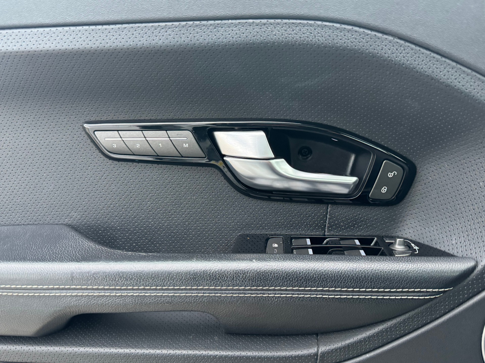 LAND ROVER Range Rover Evoque 2.2 TD4 Prestige AT6-image-14