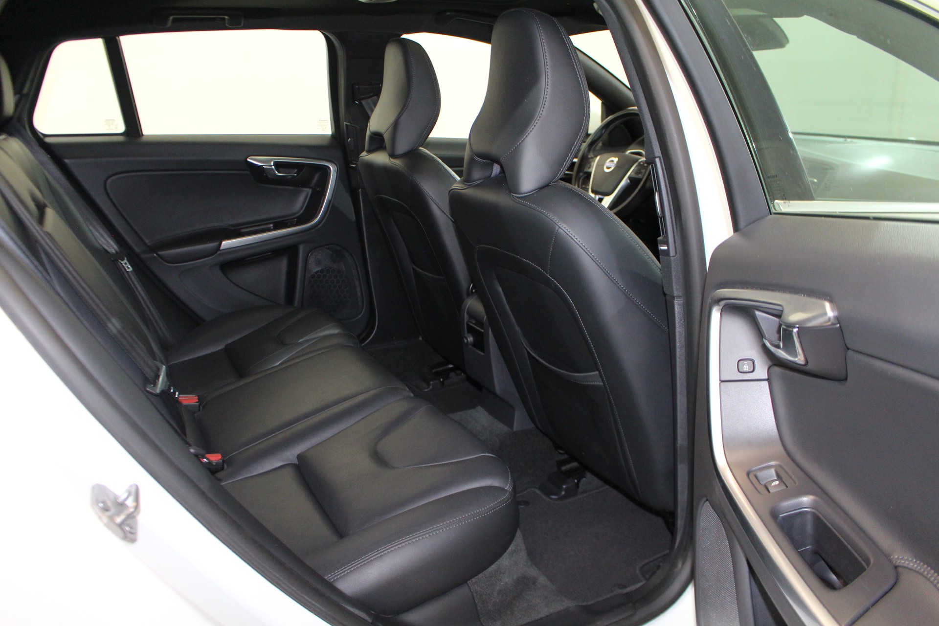VOLVO V60 2.4 D6 Summum Pl.Hyb.-image-10