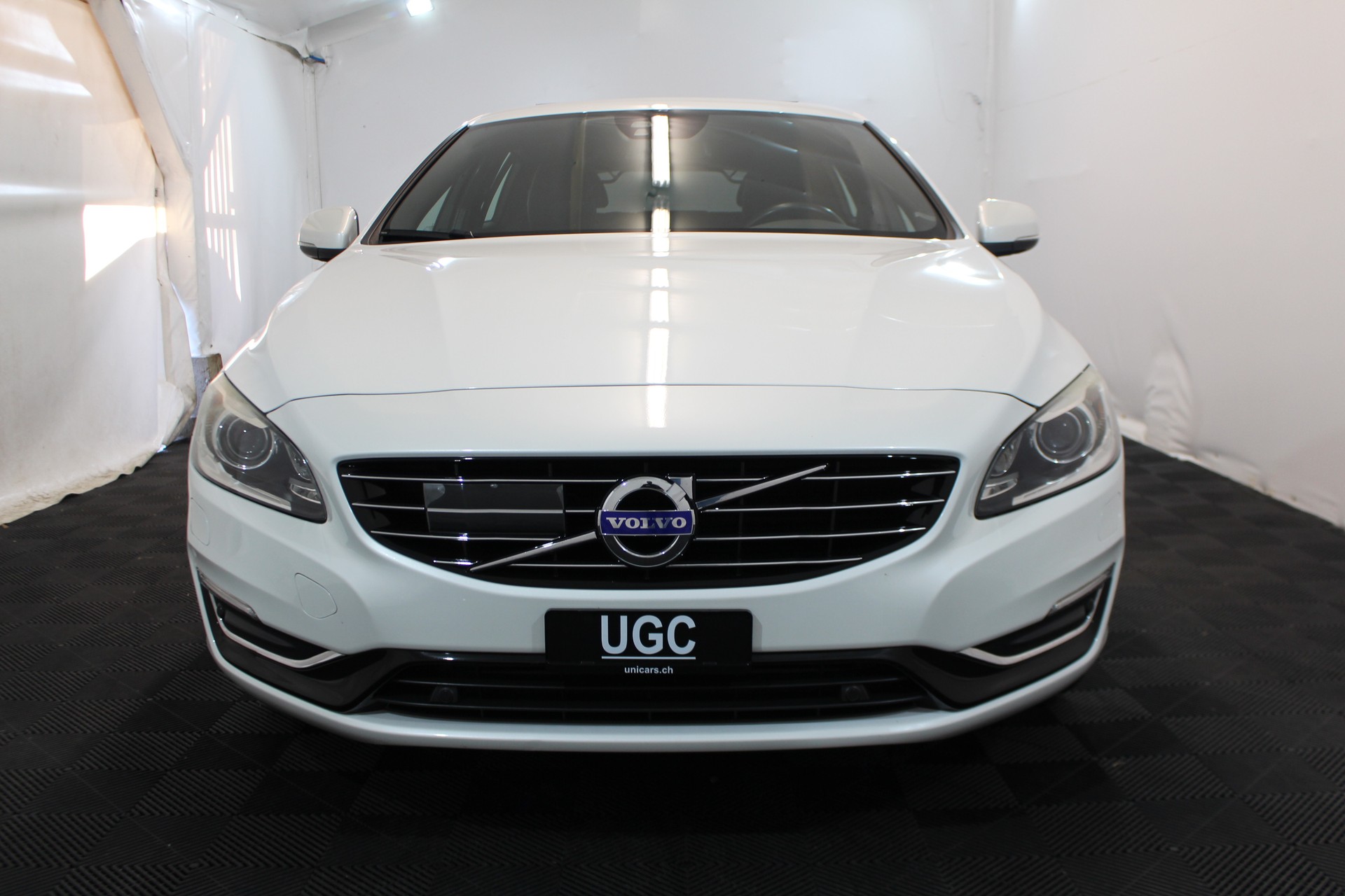 VOLVO V60 2.4 D6 Summum Pl.Hyb.-showroom-element-1