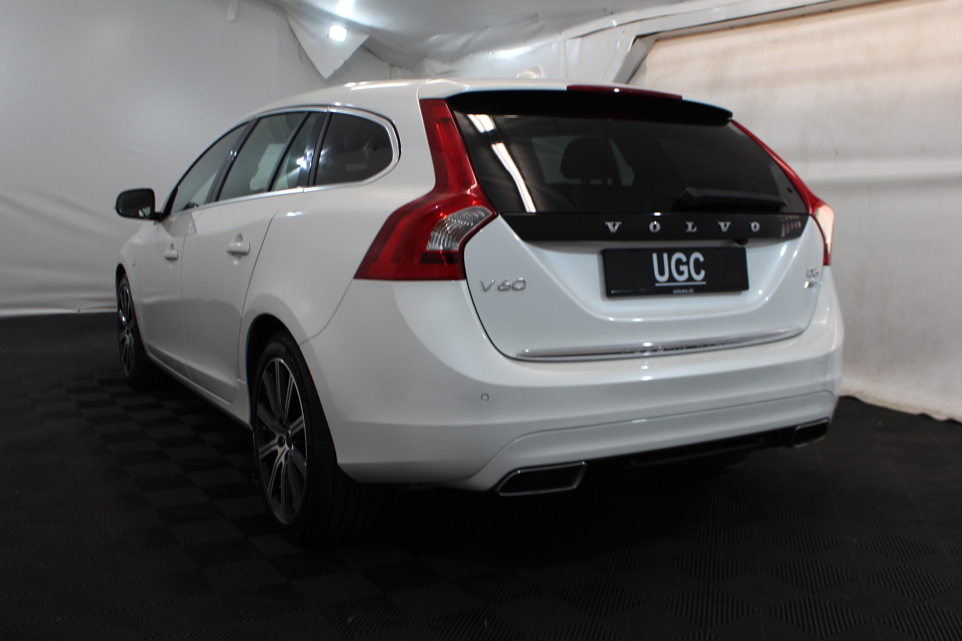 VOLVO V60 2.4 D6 Summum Pl.Hyb.-showroom-element-3