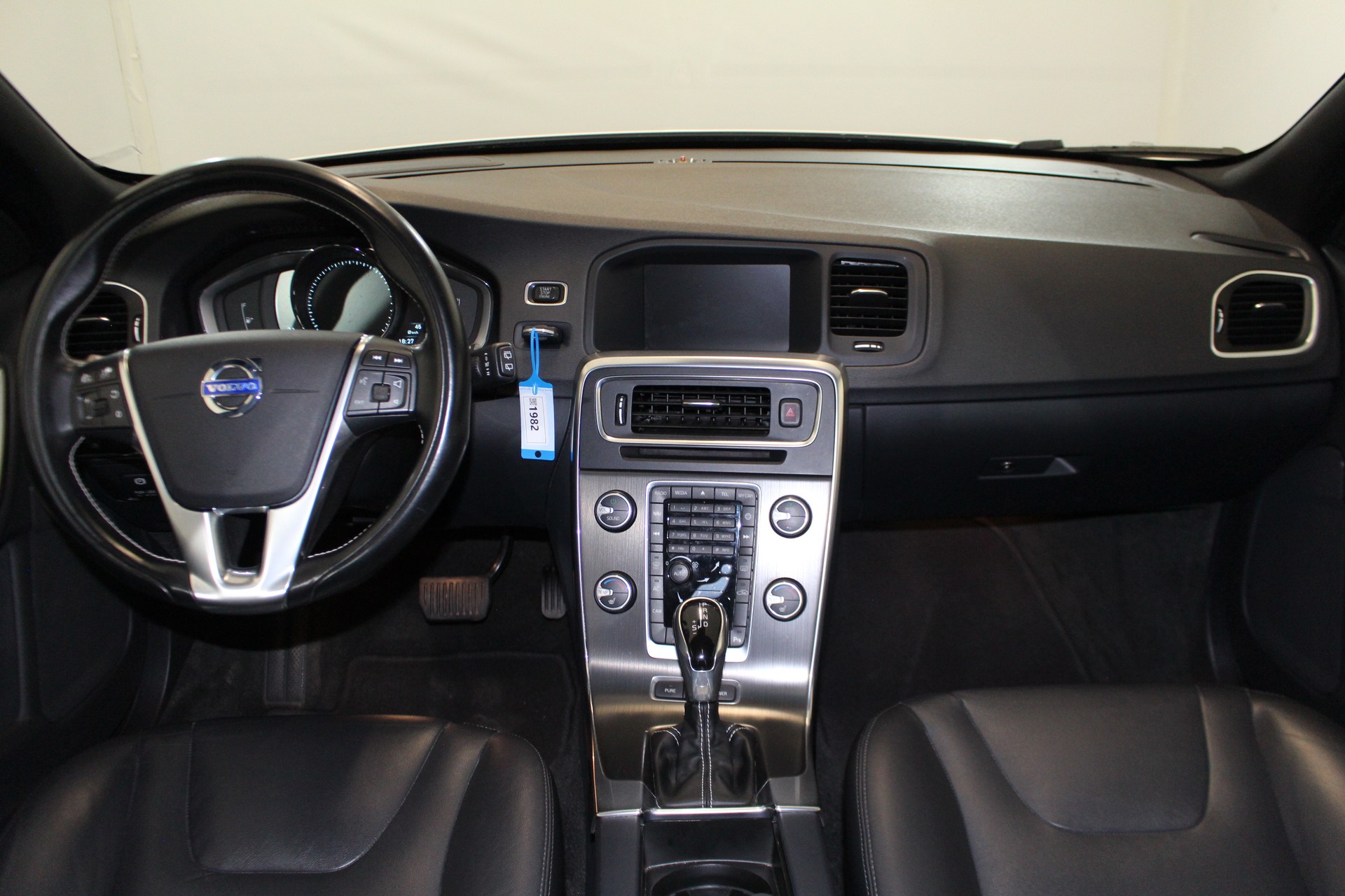 VOLVO V60 2.4 D6 Summum Pl.Hyb.-image-13