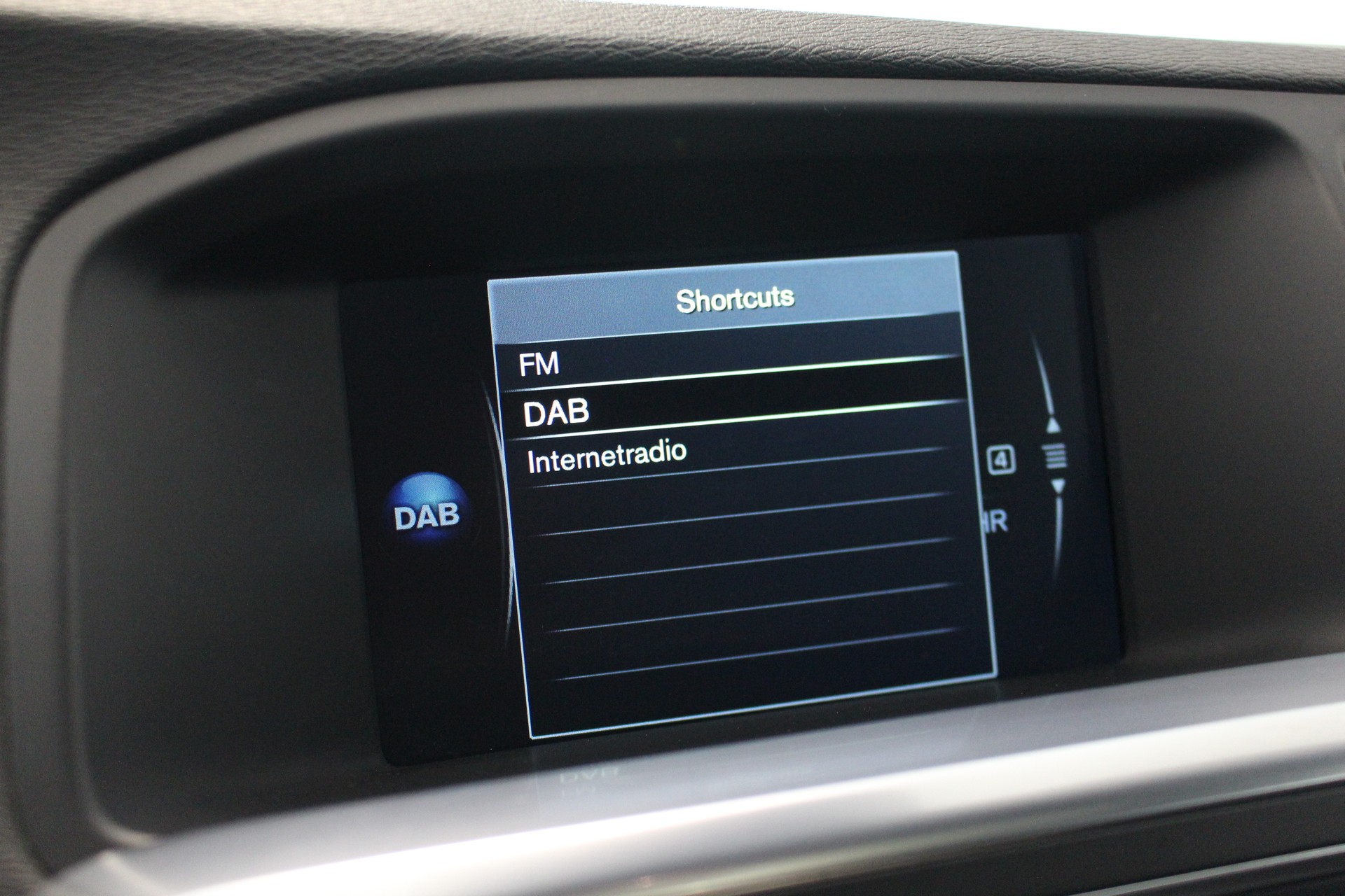 VOLVO V60 2.4 D6 Summum Pl.Hyb.-image-16