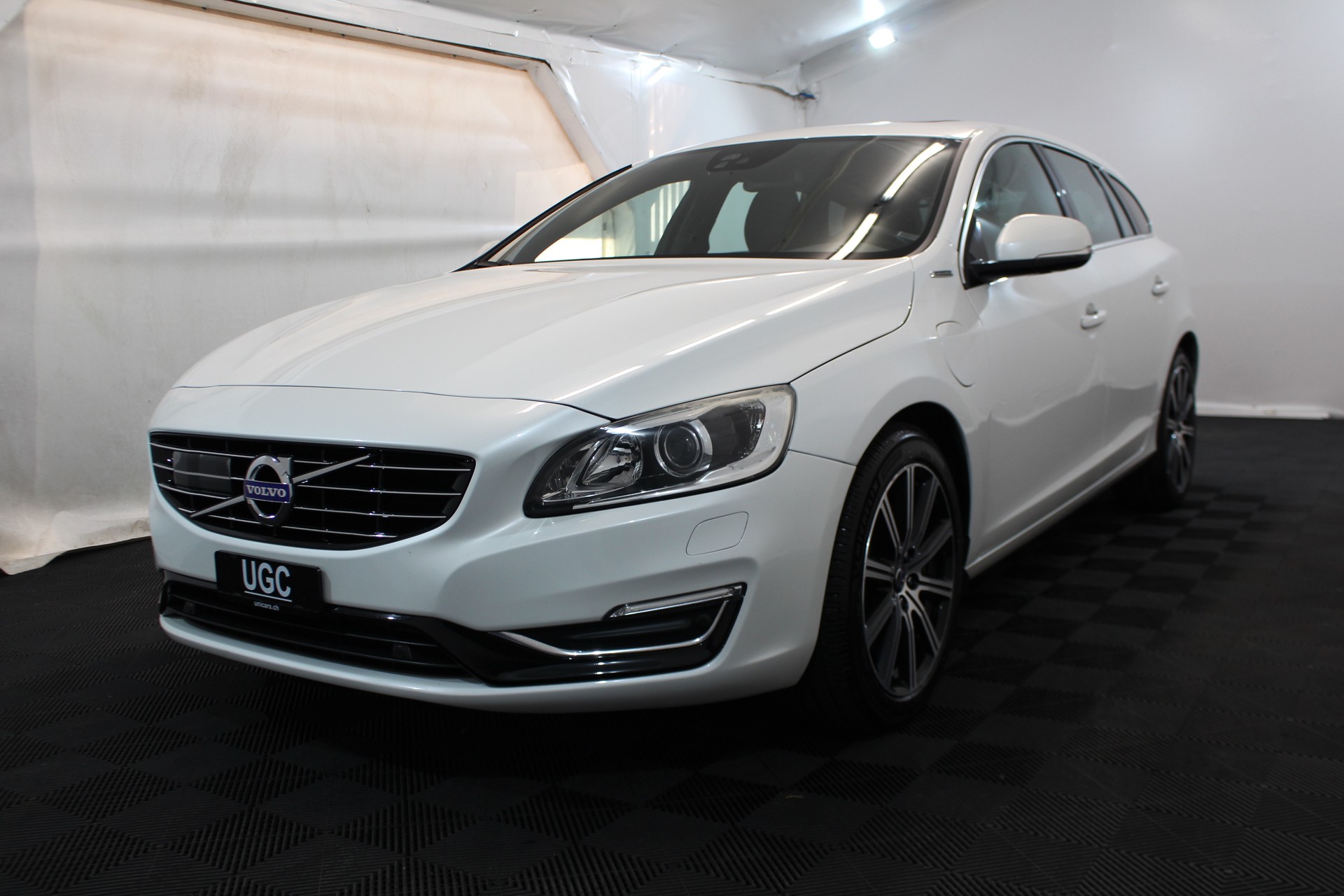 VOLVO V60 2.4 D6 Summum Pl.Hyb.-showroom-element-2