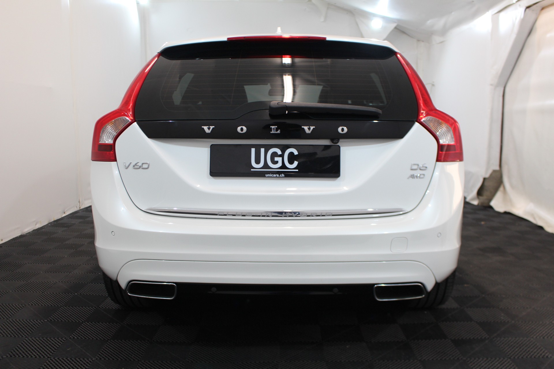 VOLVO V60 2.4 D6 Summum Pl.Hyb.-image-4