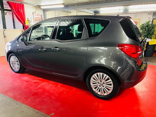 OPEL Meriva 1.7 CDTi Cosmo Automatic-image-3