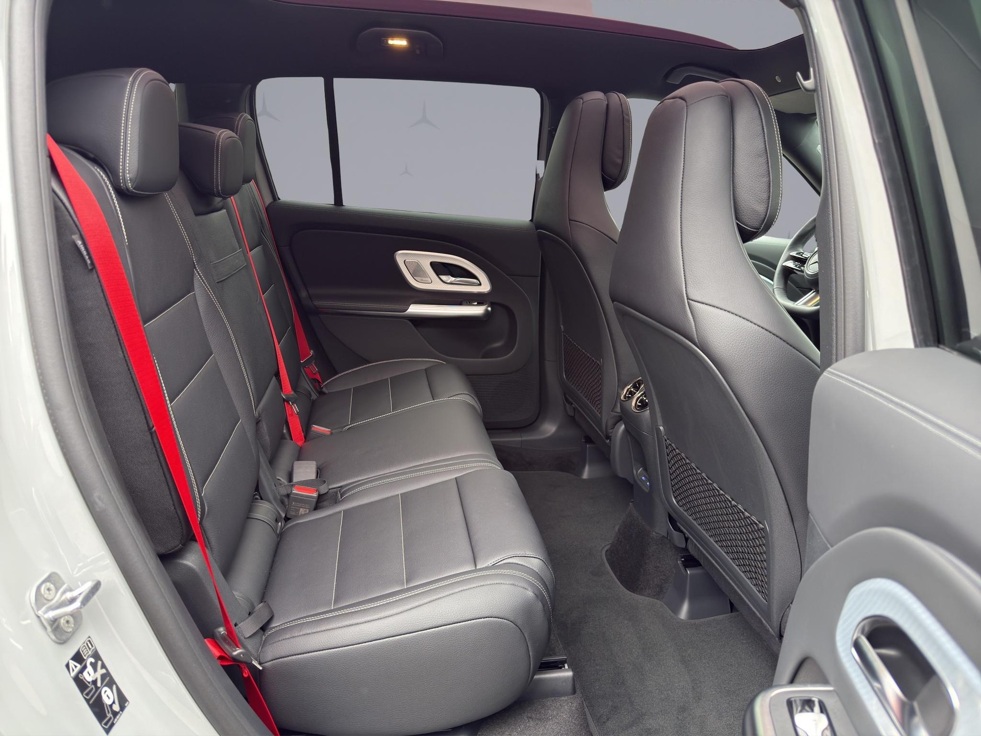 MERCEDES-BENZ GLB 350 4matic-image-17