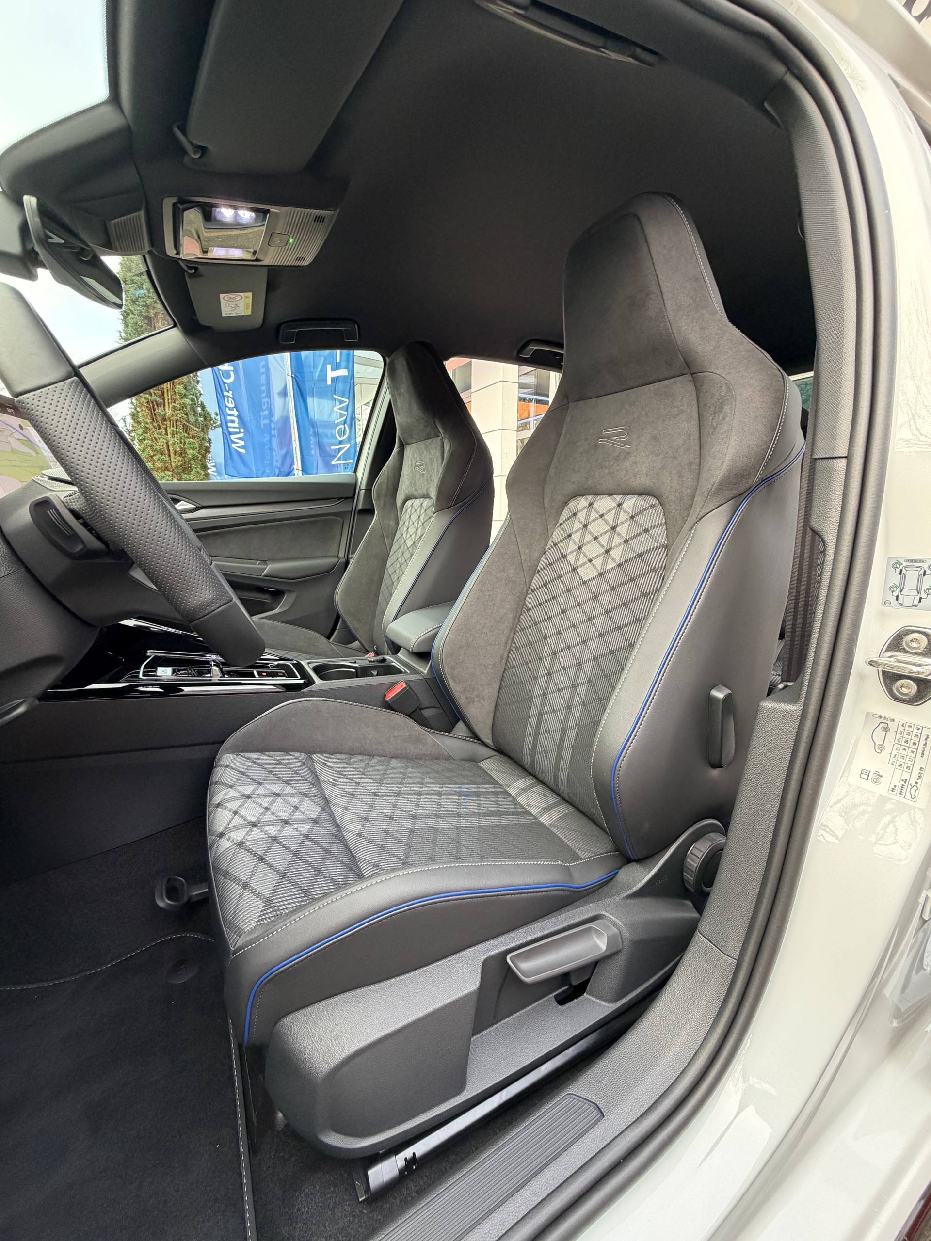 VW Golf 1.5 e TSI mHEV R-Line DSG-image-11