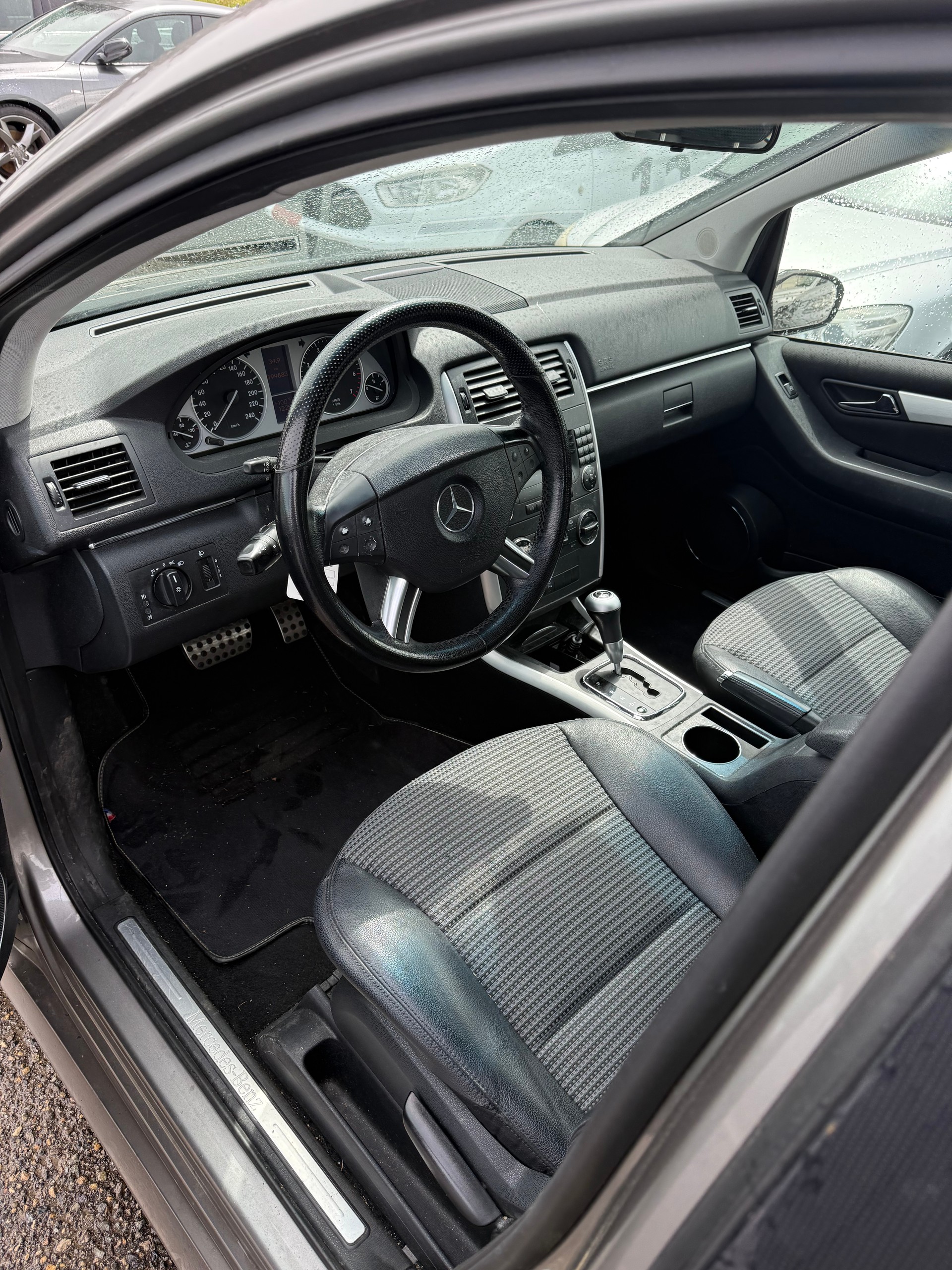 MERCEDES-BENZ B 200-image-5