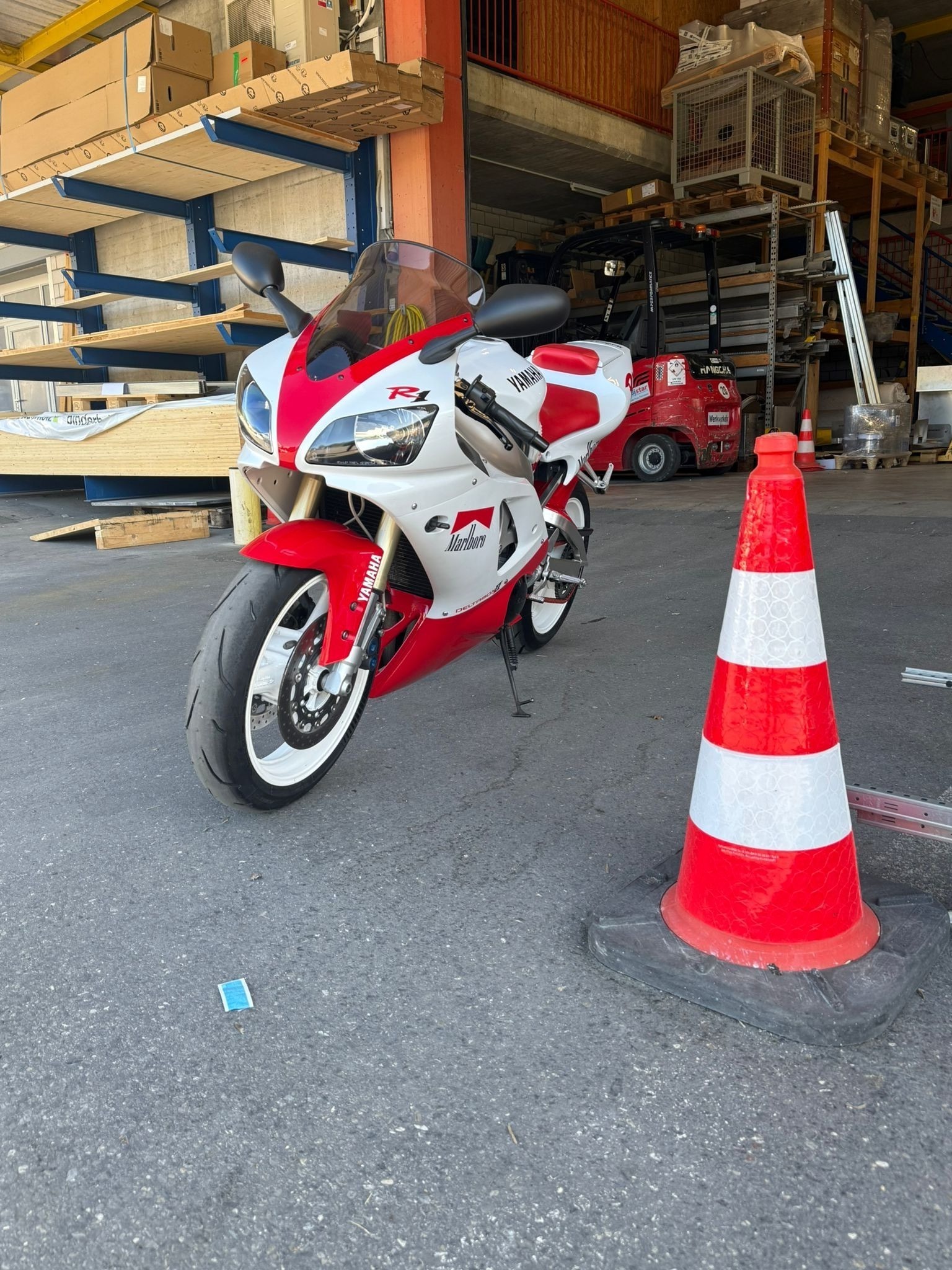 YAMAHA YZF-R1-image-3