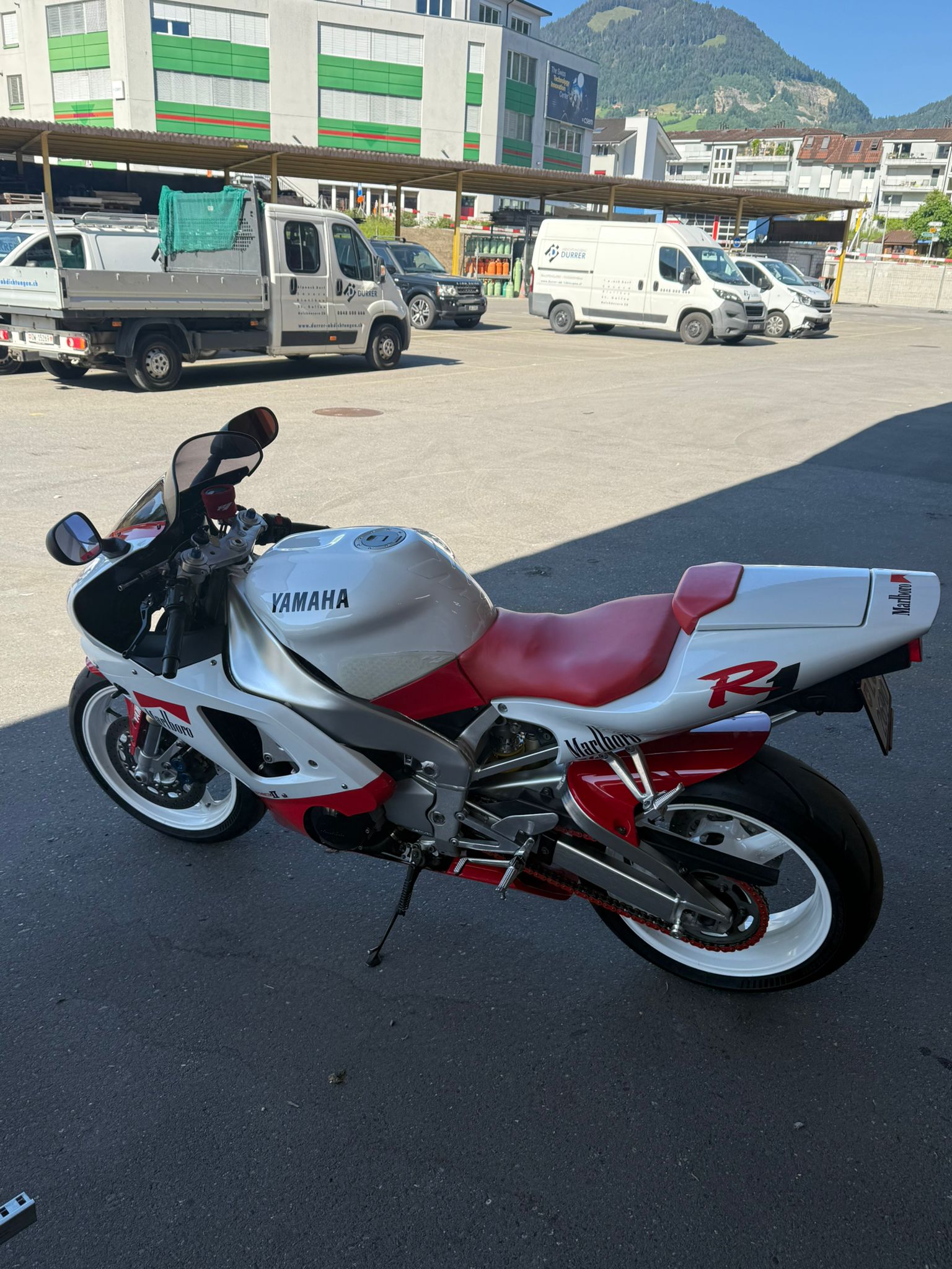 YAMAHA YZF-R1-image-4