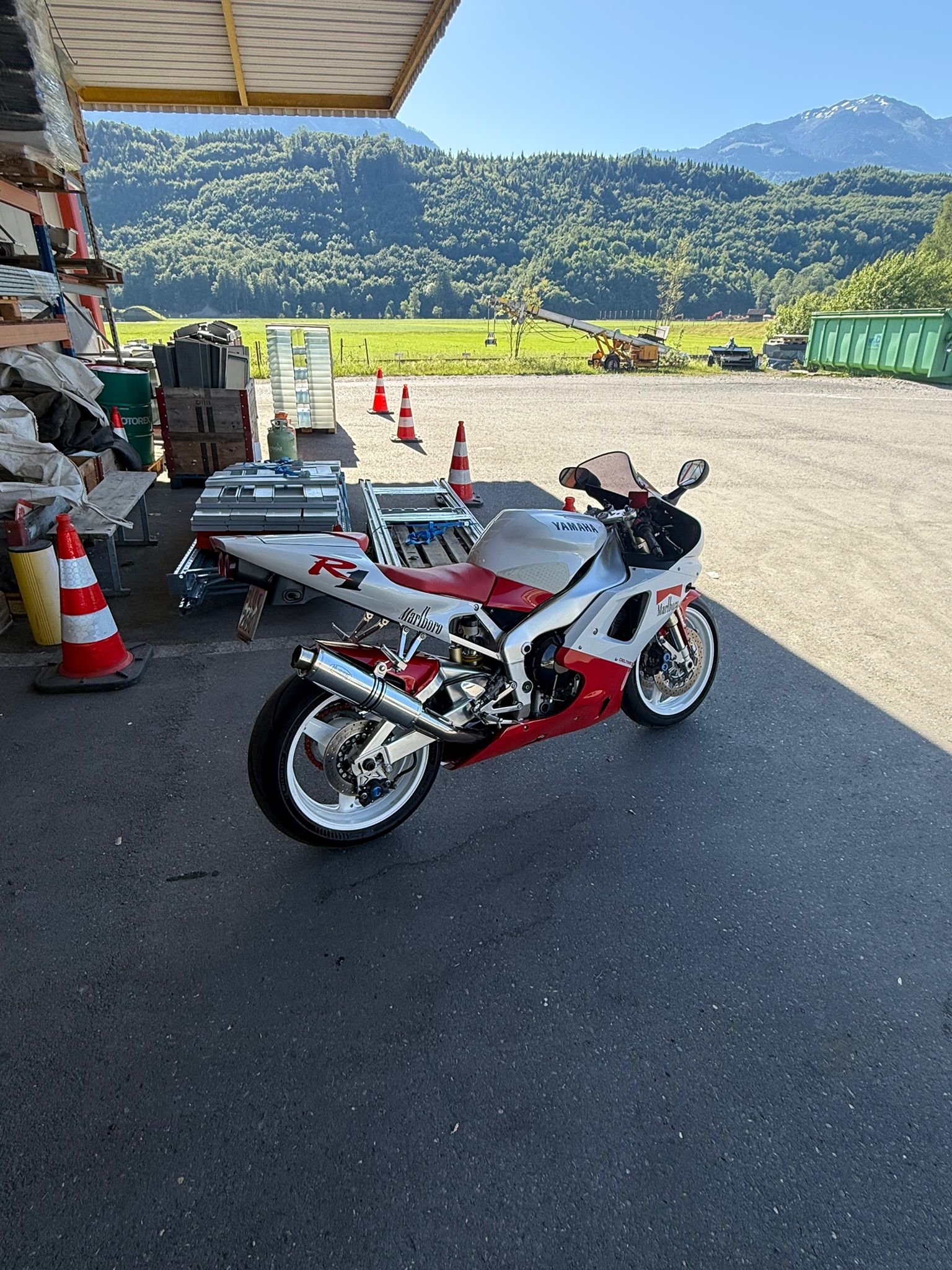 YAMAHA YZF-R1-image-2