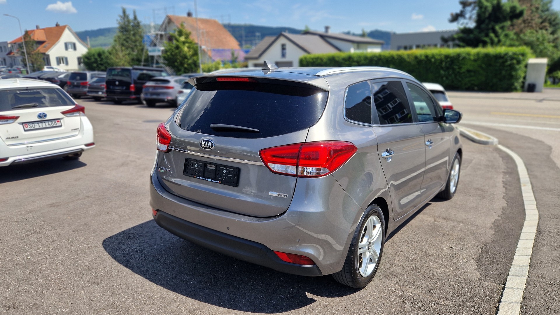 KIA Carens 1.7 CRDi Swiss Eco Edition DCT-image-3