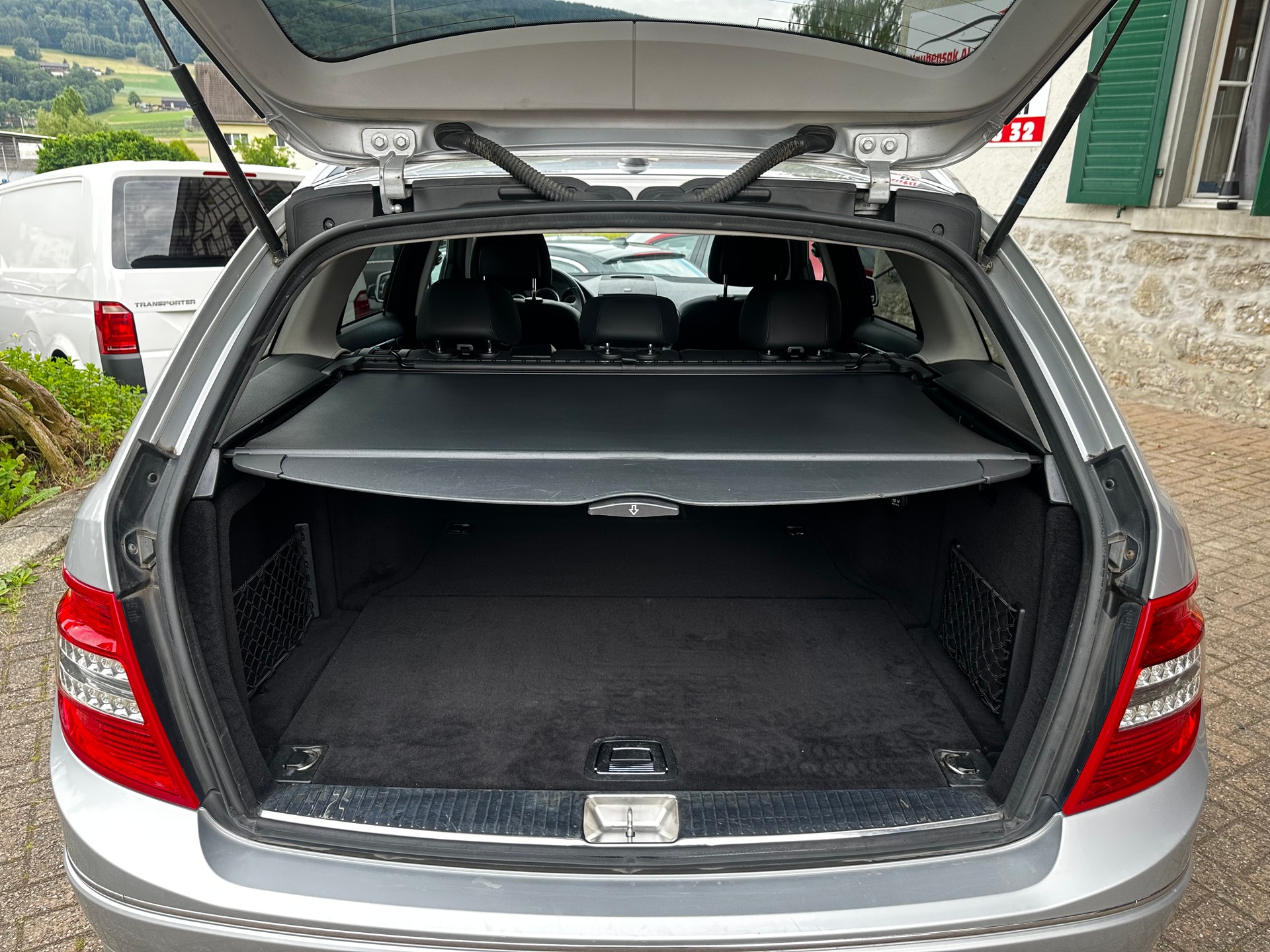 MERCEDES-BENZ C 300 T Avantgarde 7G-Tronic-image-10