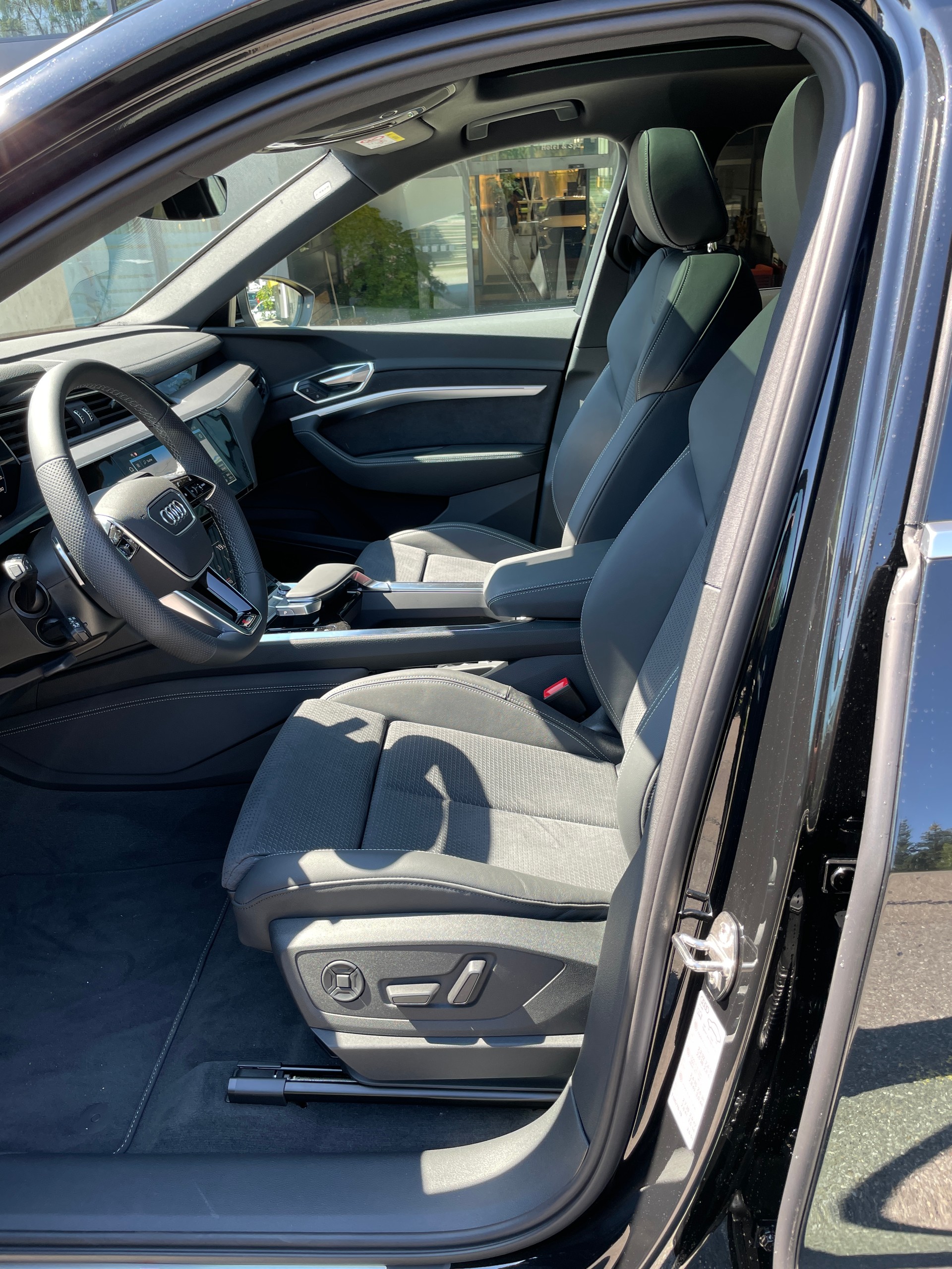 AUDI e-tron 50 Sportback quattro-image-12