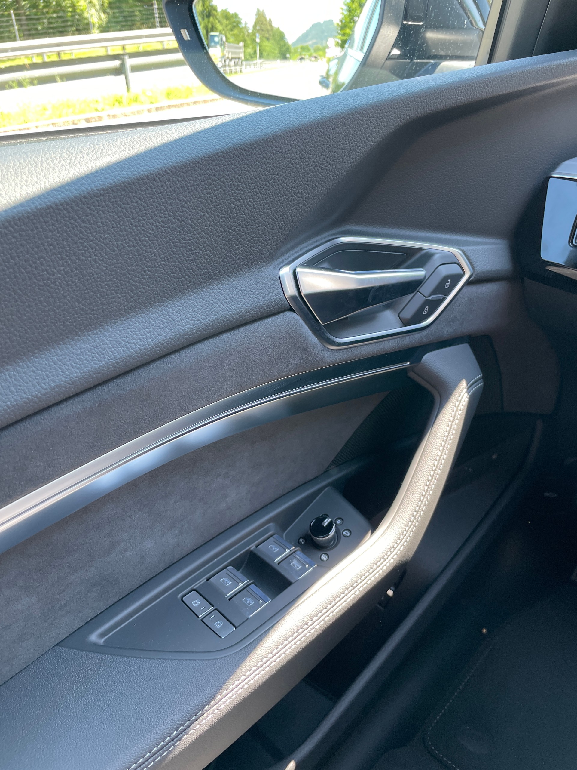 AUDI e-tron 50 Sportback quattro-image-21