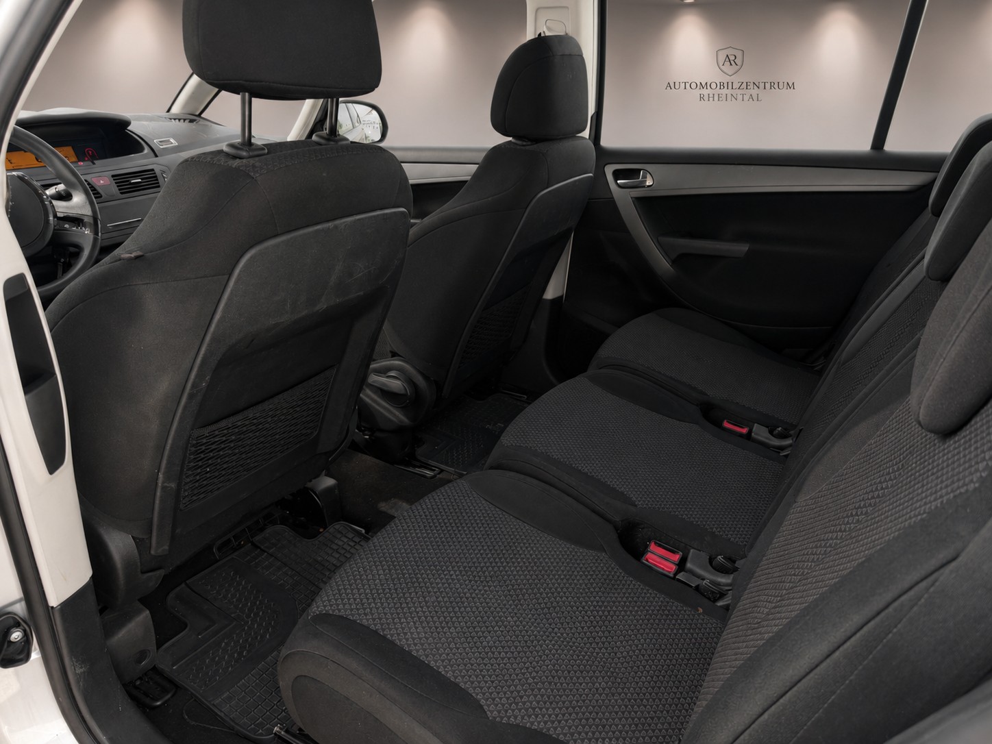 CITROEN Grand C4 Picasso 1.6 HDI 16V Dynamique-image-10