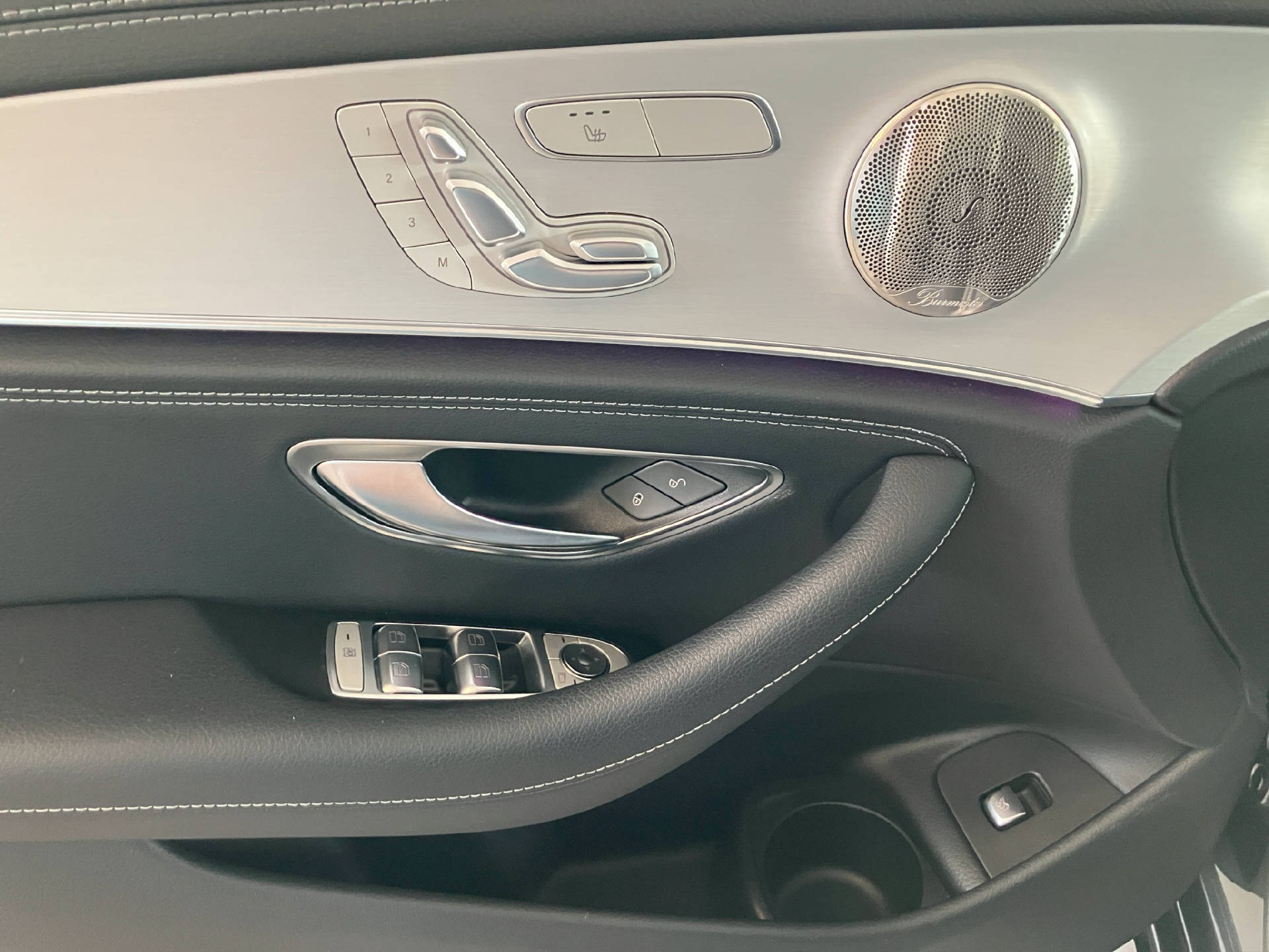 MERCEDES-BENZ E 220 d Swiss Star AMG Line-image-13