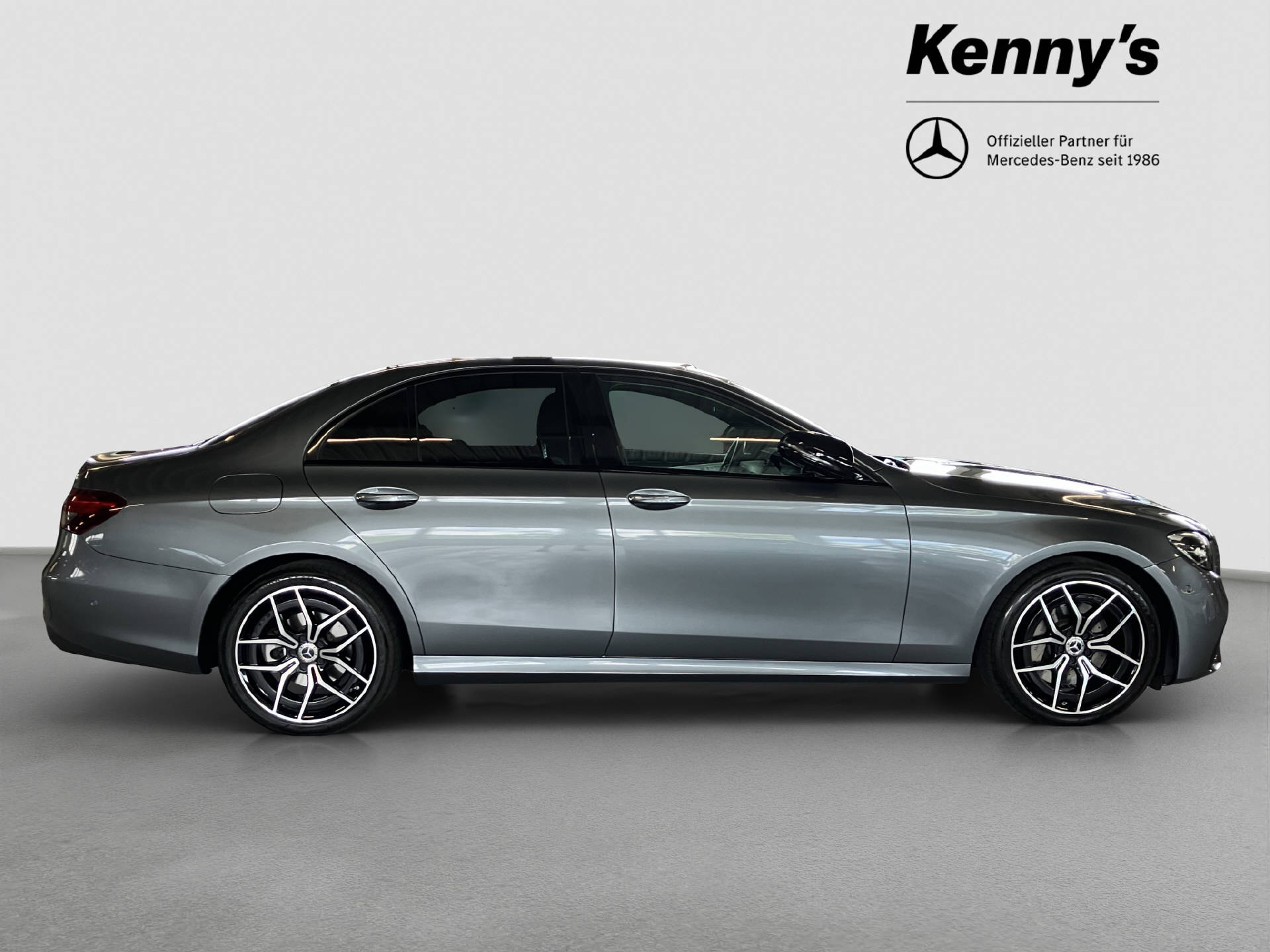 MERCEDES-BENZ E 220 d Swiss Star AMG Line-showroom-element-3