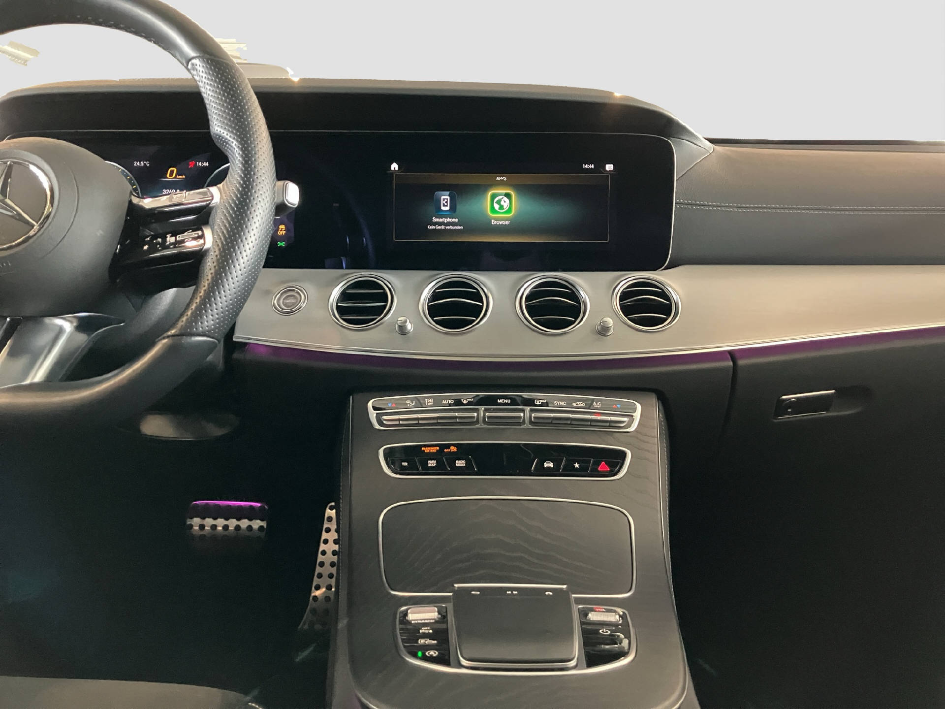 MERCEDES-BENZ E 220 d Swiss Star AMG Line-image-10