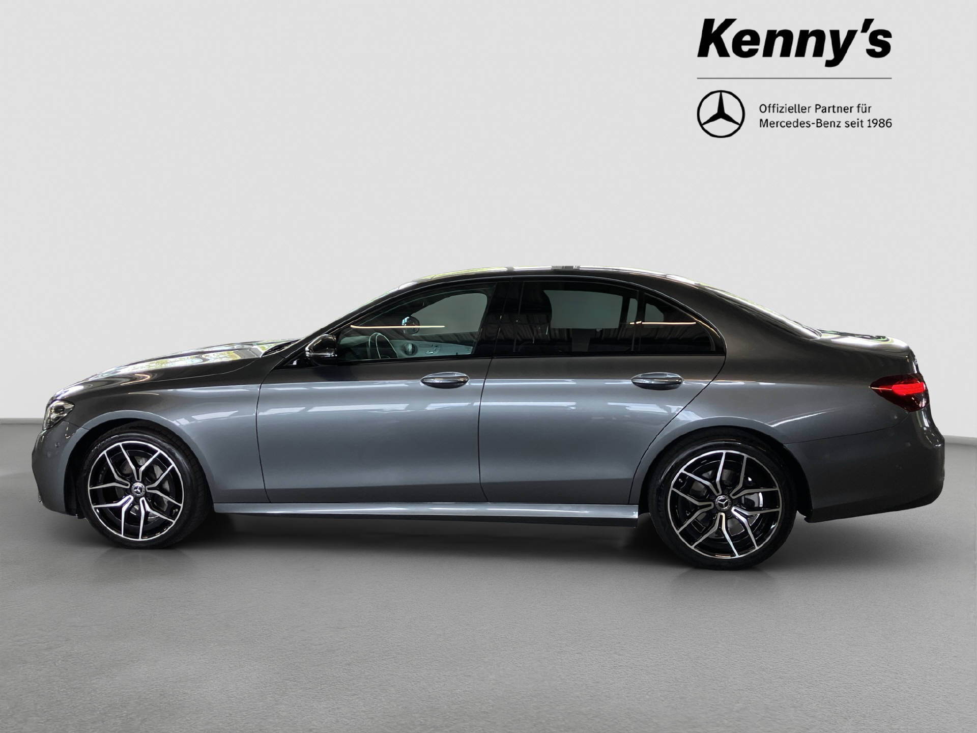 MERCEDES-BENZ E 220 d Swiss Star AMG Line-showroom-element-2