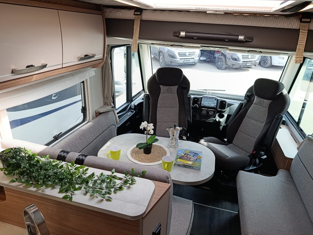 KNAUS Live I 700 MEG ***Das „Echte“ Vollintegrierten-Gefühl zum fairen Preis***Automat 160PS *5 Plätzer * 300Ah Lithium Batterie *-showroom-element-1