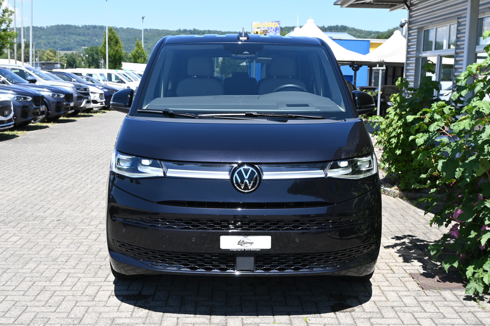 VW Multivan 2.0 TDI Style DSG Lang + AHK 2000KG + Top-Ausstattung-showroom-element-2