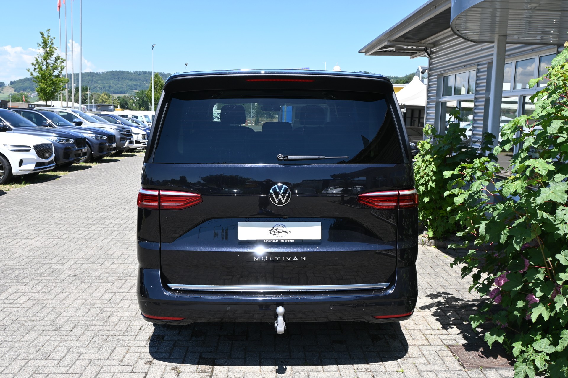 VW Multivan 2.0 TDI Style DSG Lang + AHK 2000KG + Top-Ausstattung-showroom-element-3